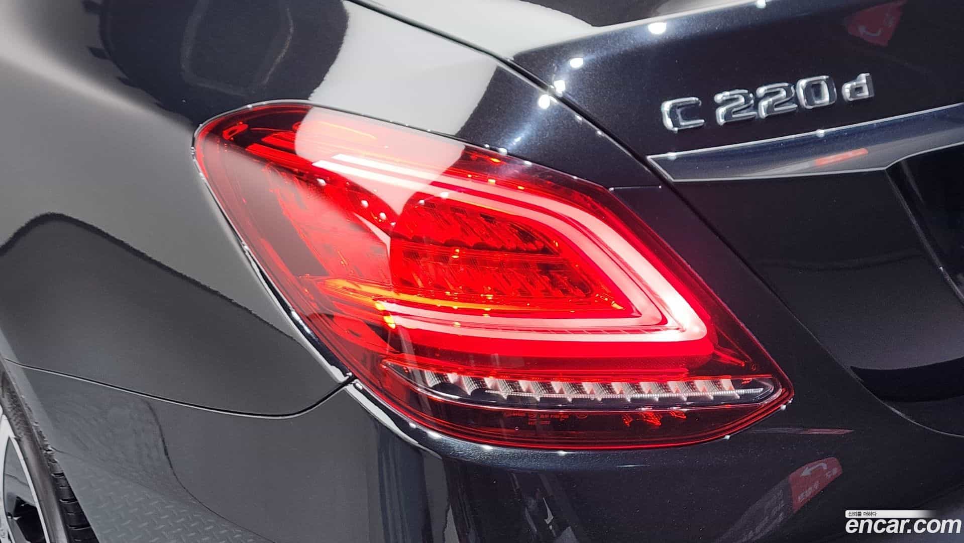 C-Class Mercedes-Benz 2019.5-OUTER-033