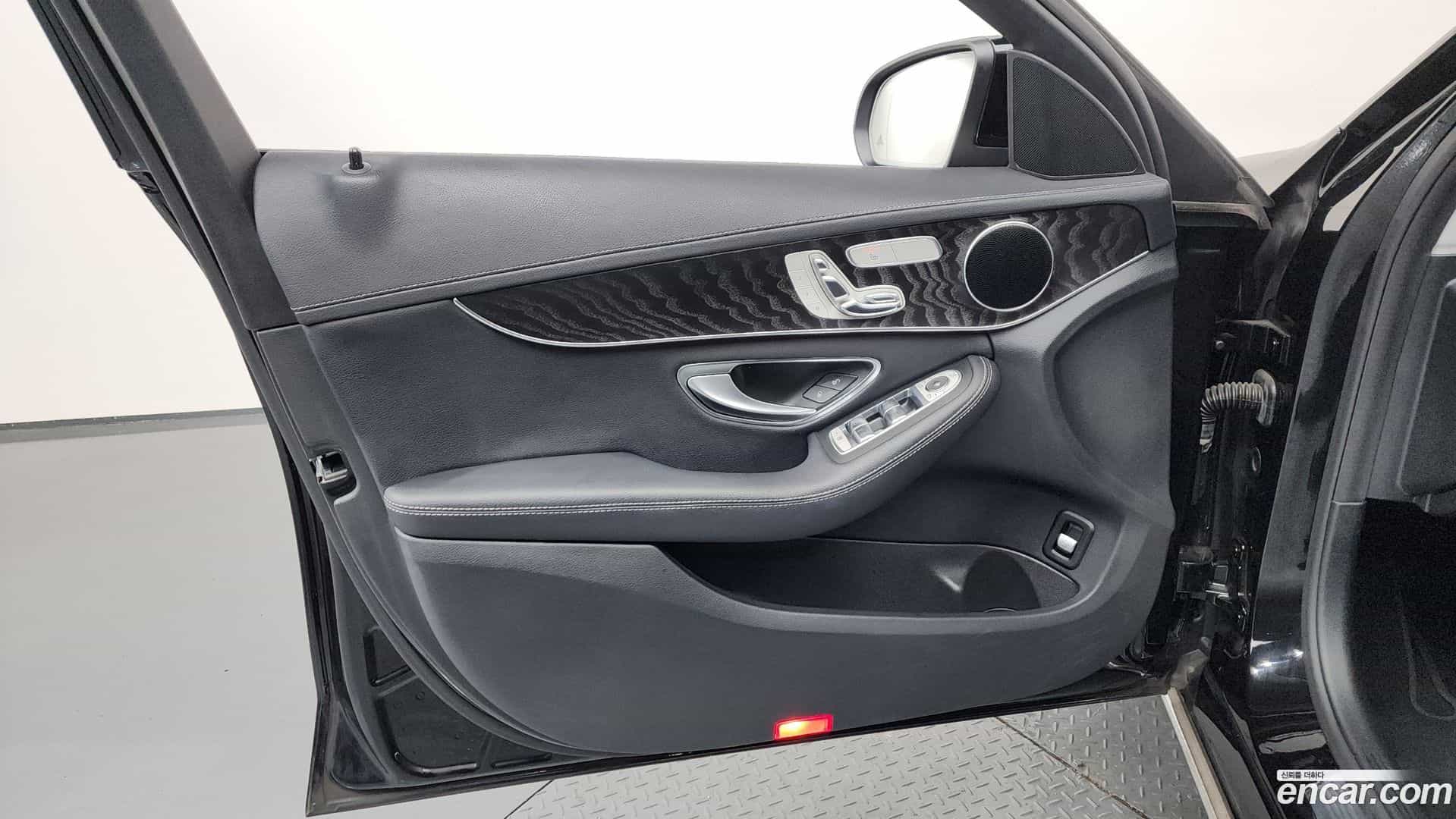 C-Class Mercedes-Benz 2019.5-INNER-034