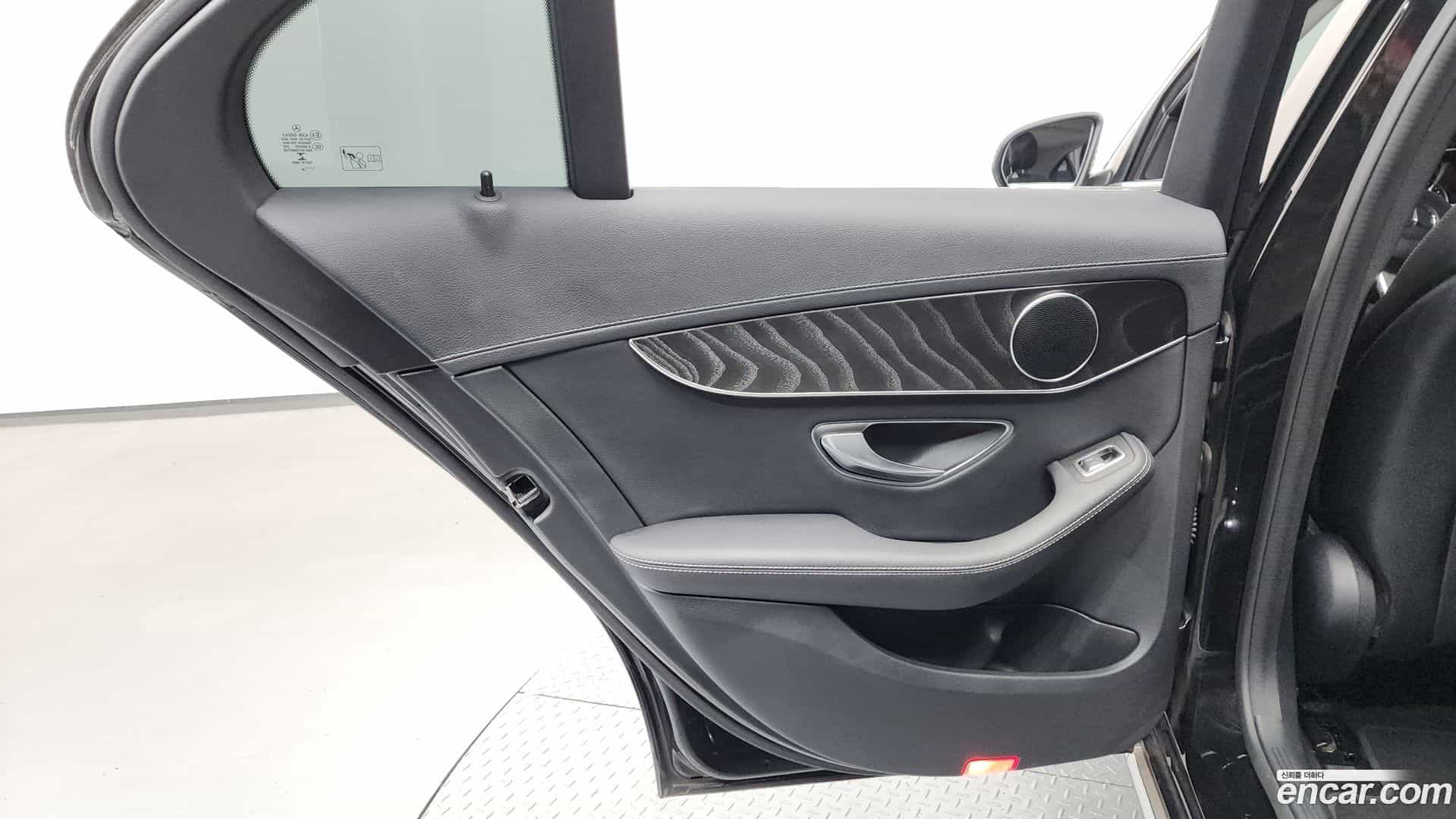 C-Class Mercedes-Benz 2019.5-INNER-035
