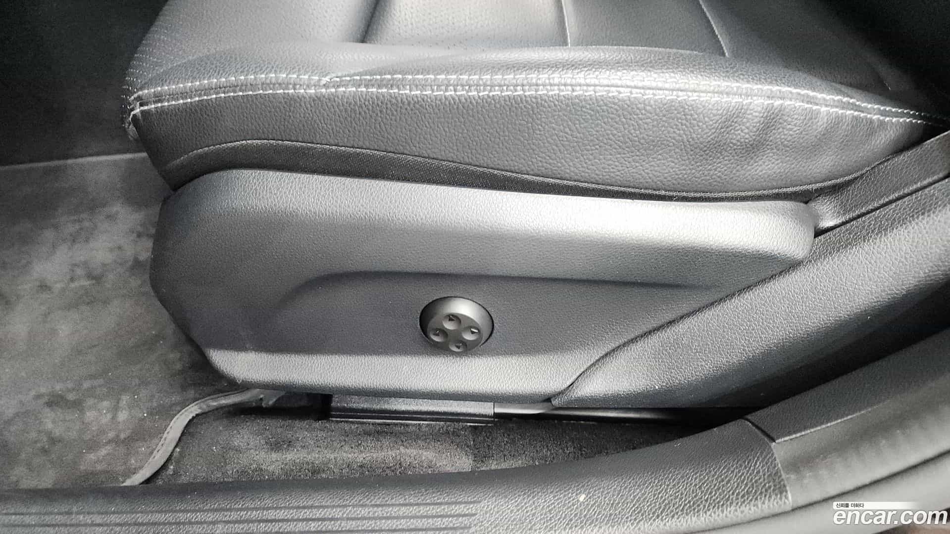 C-Class Mercedes-Benz 2019.5-OPTION-044