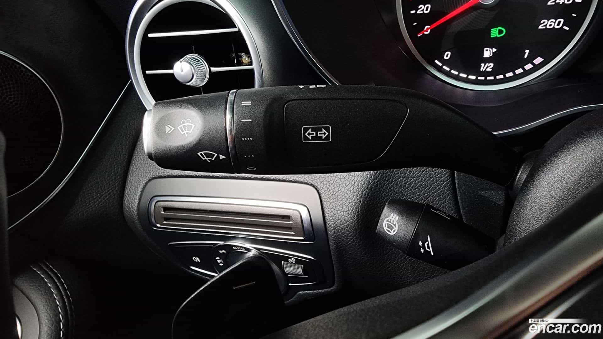 C-Class Mercedes-Benz 2019.5-OPTION-047
