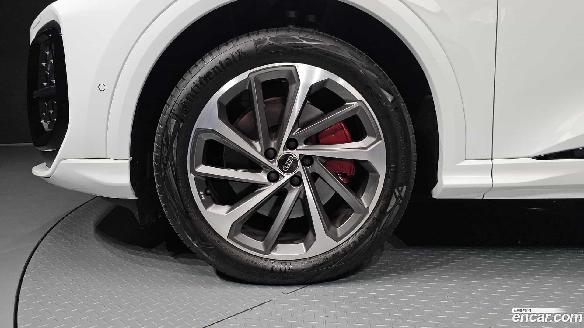 Q5 Audi 2025.11-OUTER-005