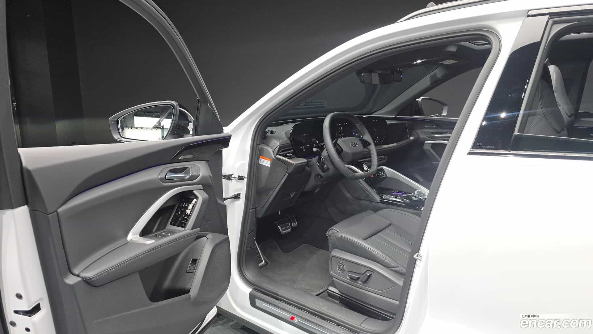 Q5 Audi 2025.11-INNER-010