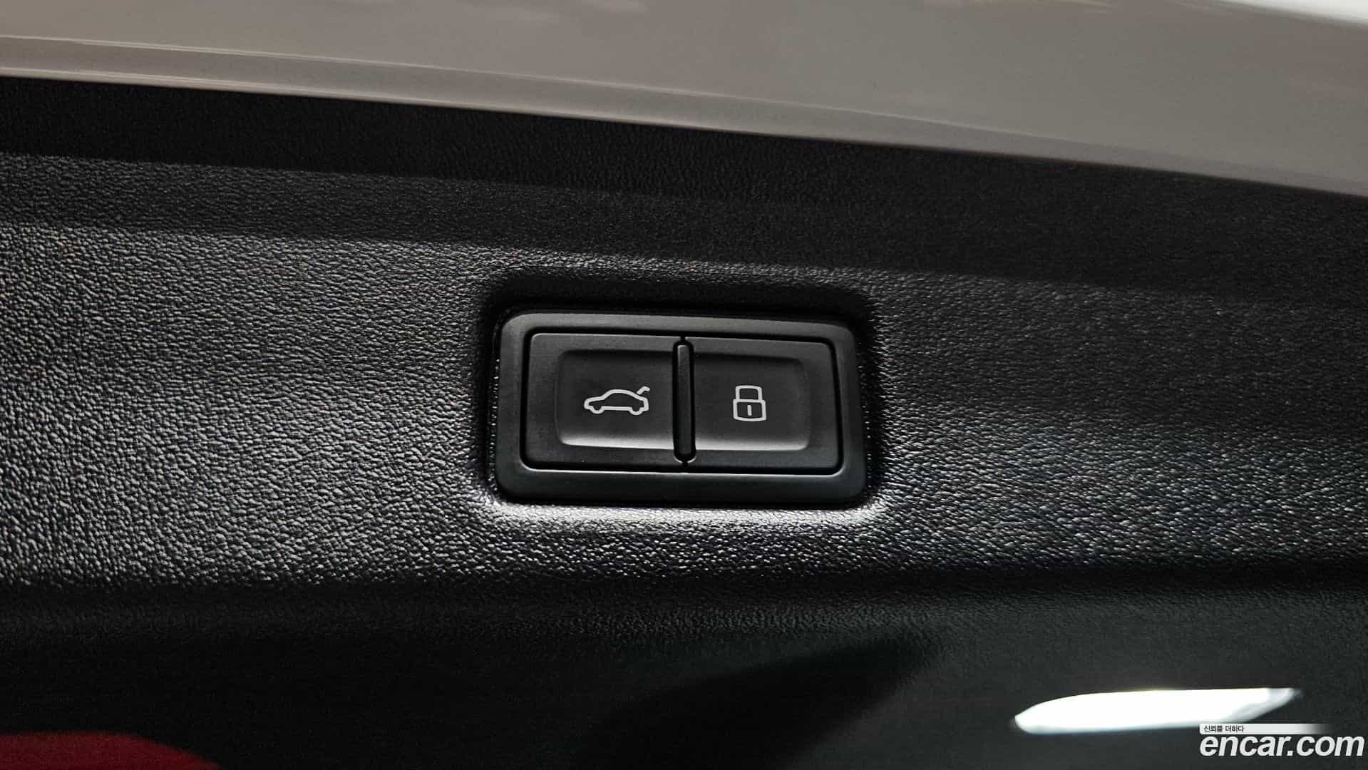 Q5 Audi 2025.11-OPTION-024