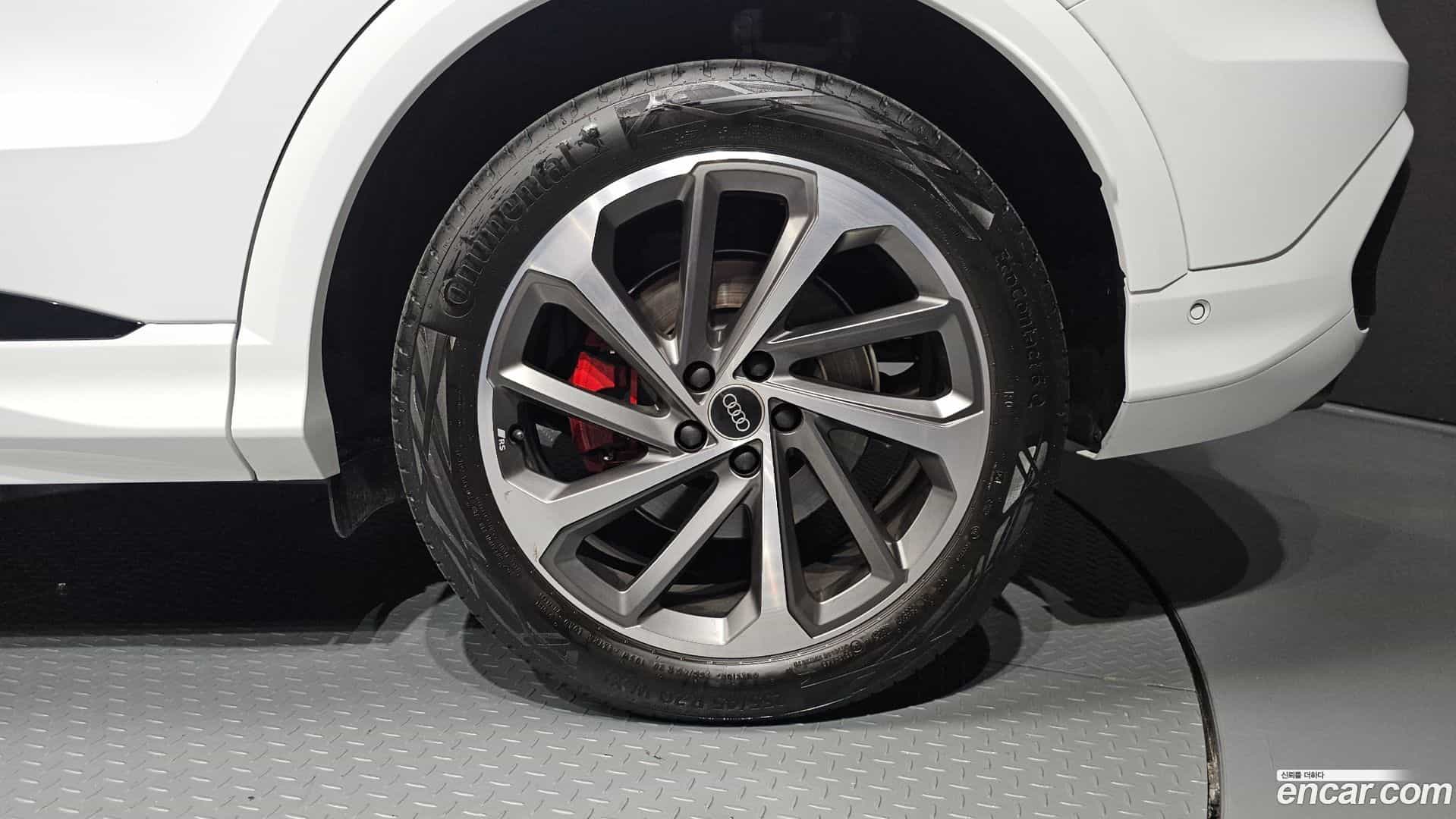 Q5 Audi 2025.11-OUTER-031
