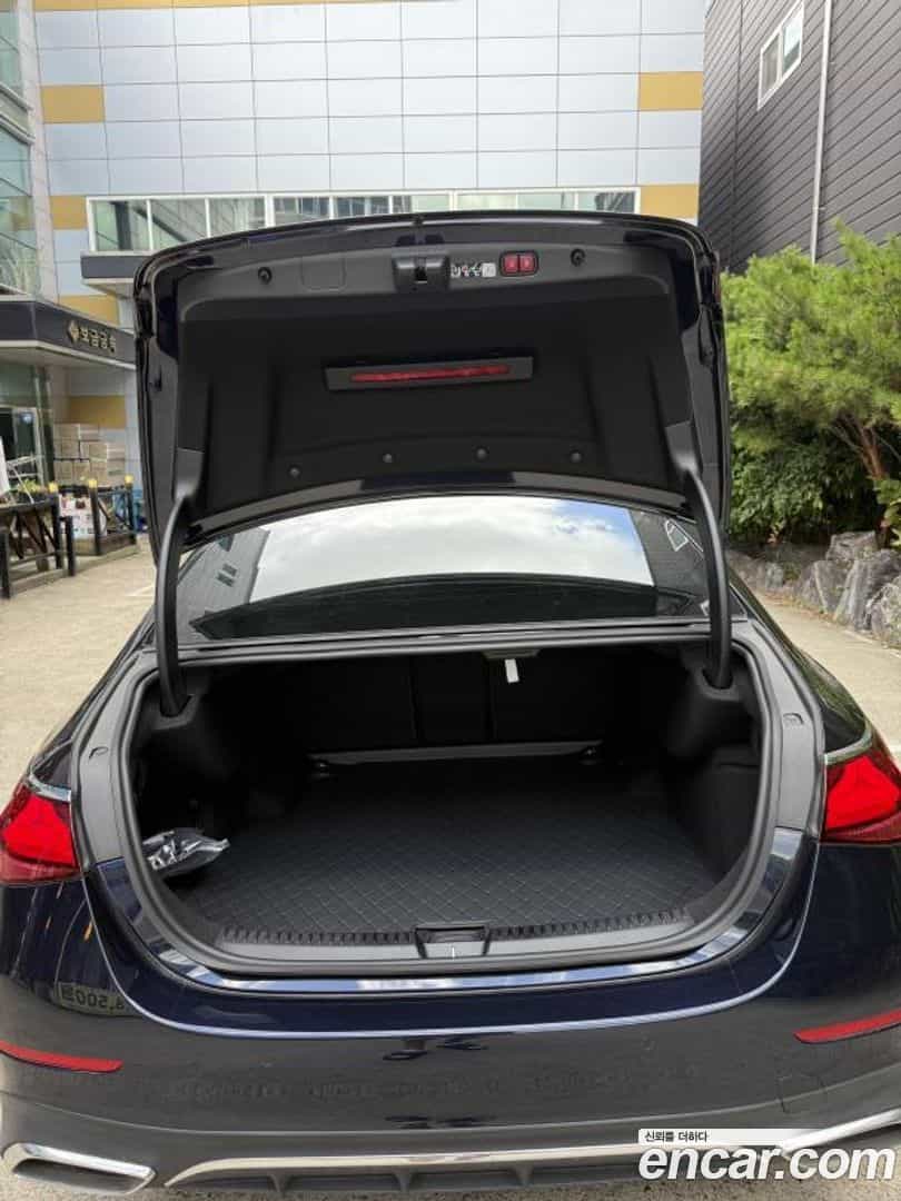 E-Class Mercedes-Benz 2025.8-OUTER-005