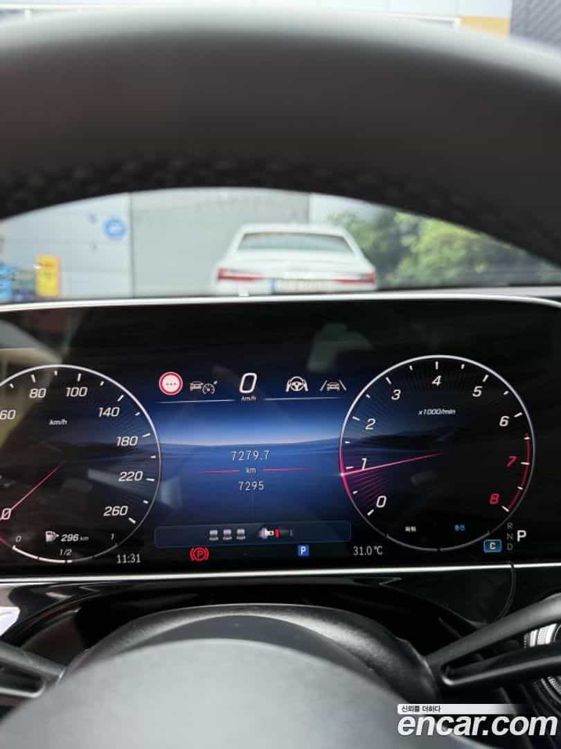 E-Class Mercedes-Benz 2025.8-INNER-010