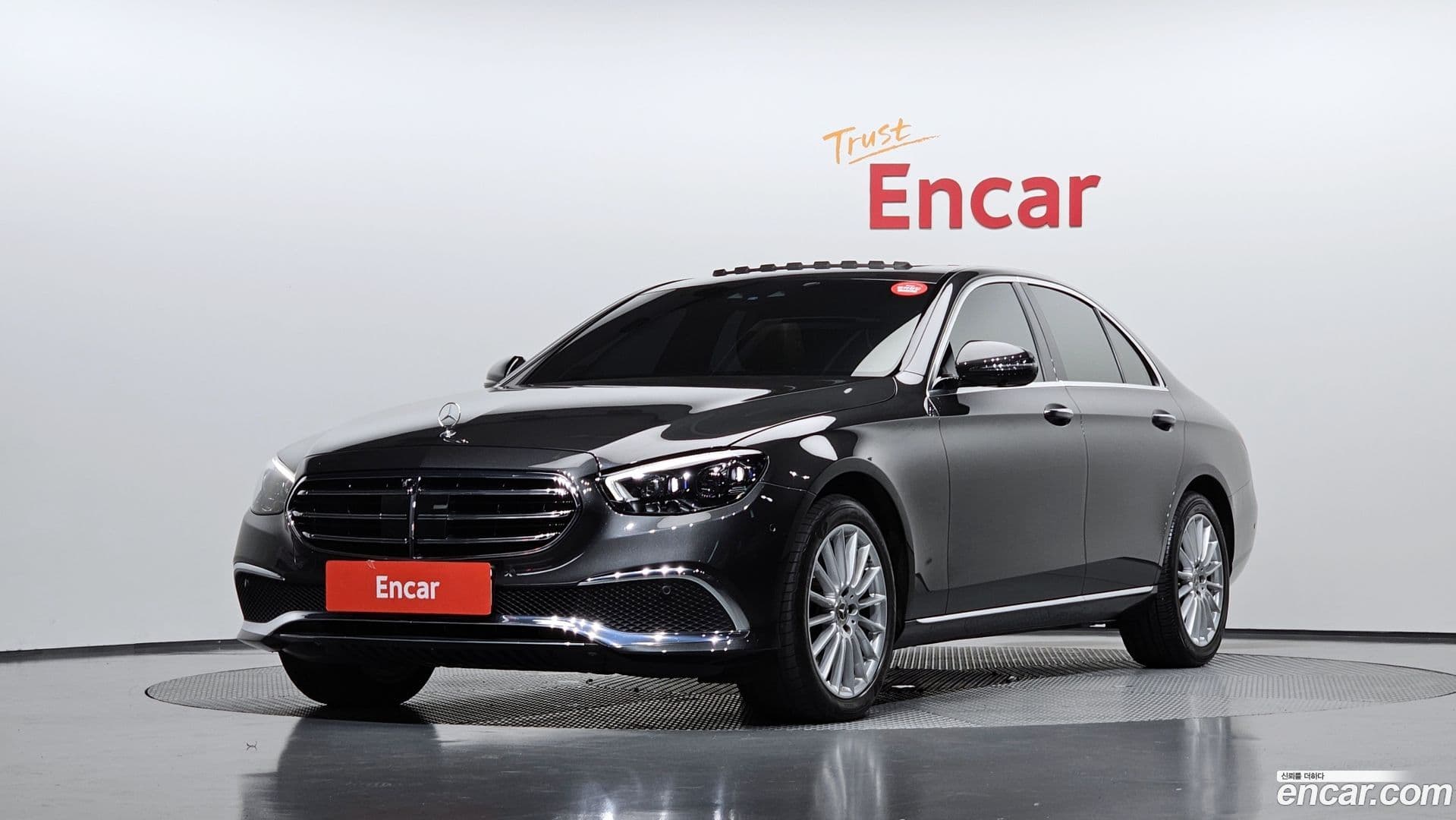 Main__Slider__Photo:E-Class Mercedes-Benz 2022.1-0