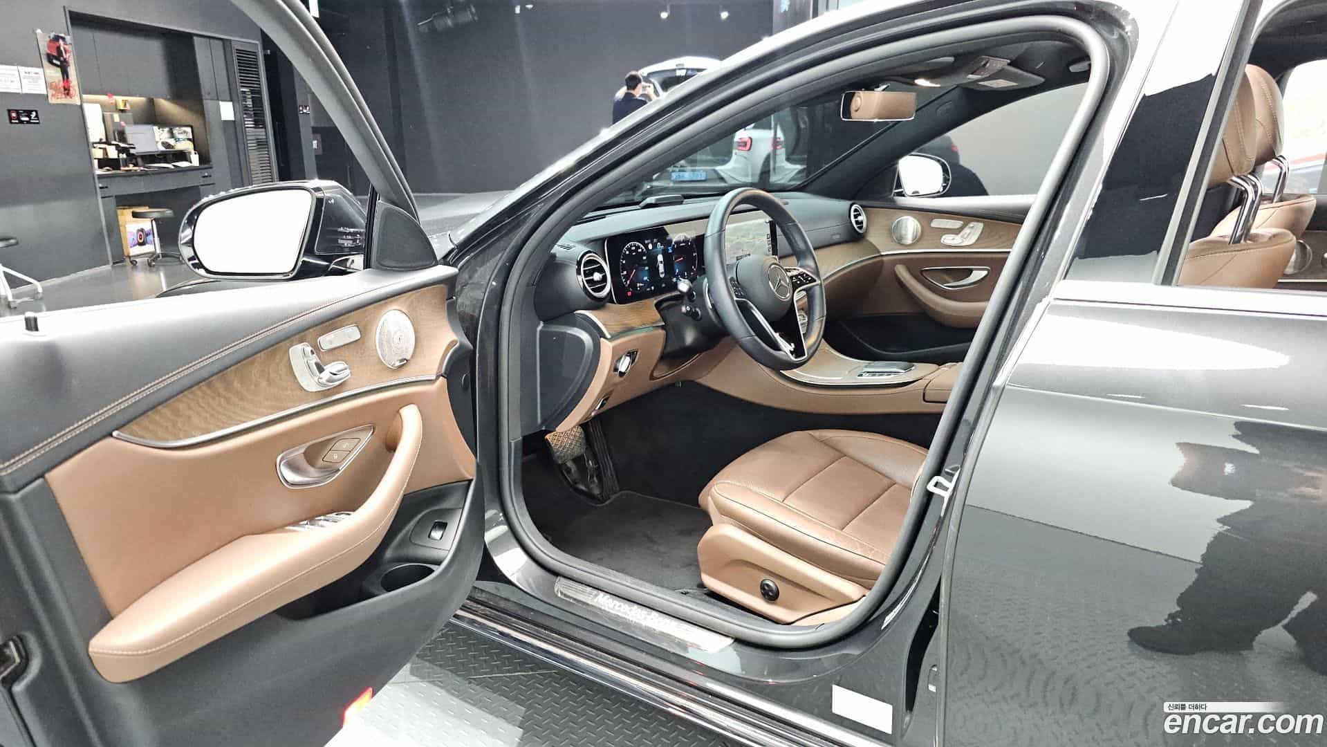 E-Class Mercedes-Benz 2022.1-INNER-010