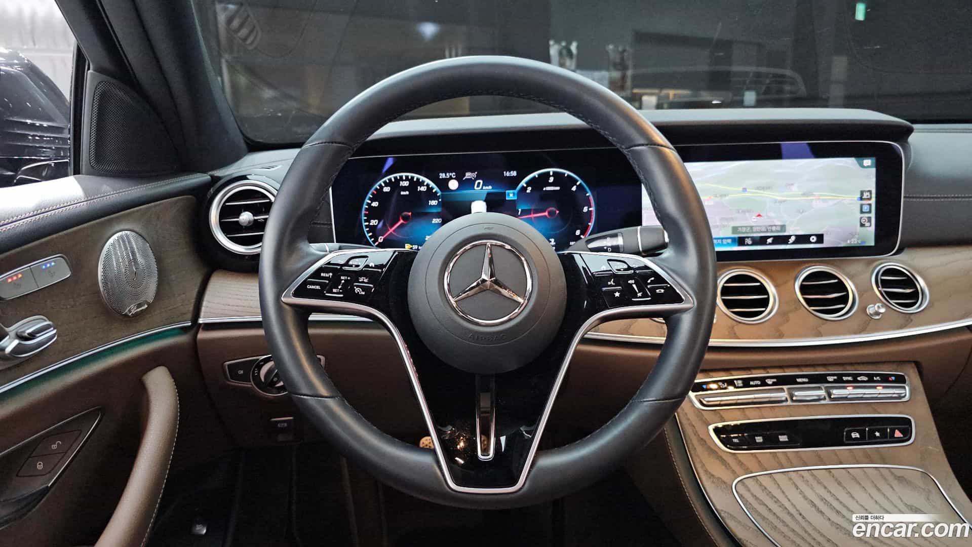 E-Class Mercedes-Benz 2022.1-OPTION-017