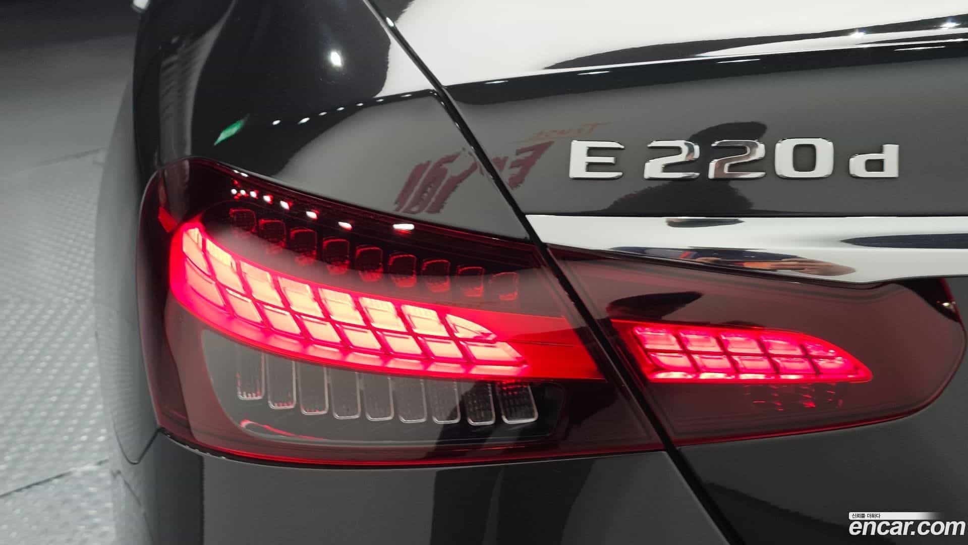 E-Class Mercedes-Benz 2022.1-OUTER-033