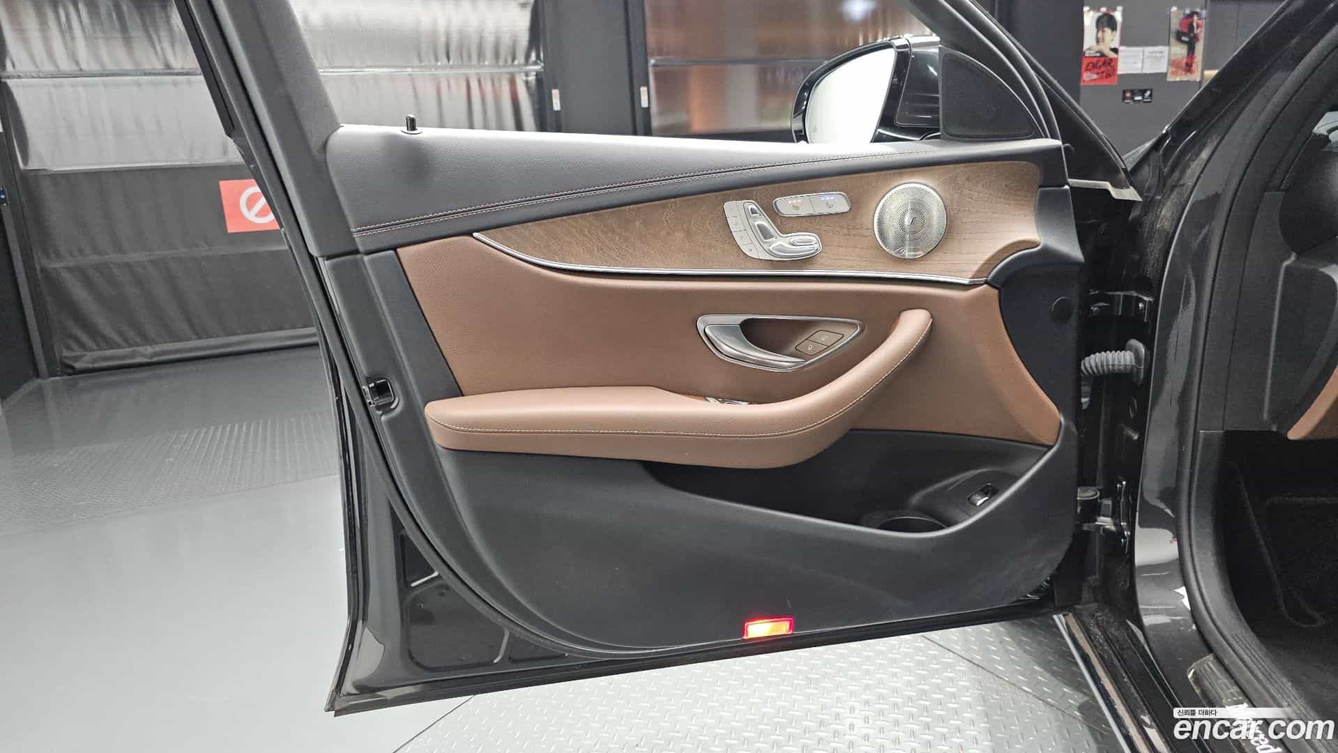 E-Class Mercedes-Benz 2022.1-INNER-034