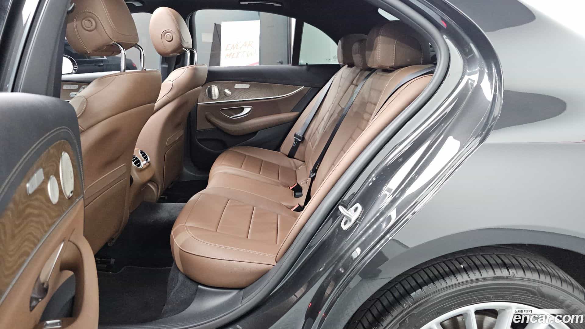 E-Class Mercedes-Benz 2022.1-INNER-036