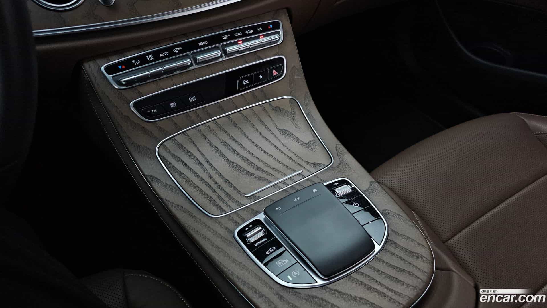 E-Class Mercedes-Benz 2022.1-OPTION-041
