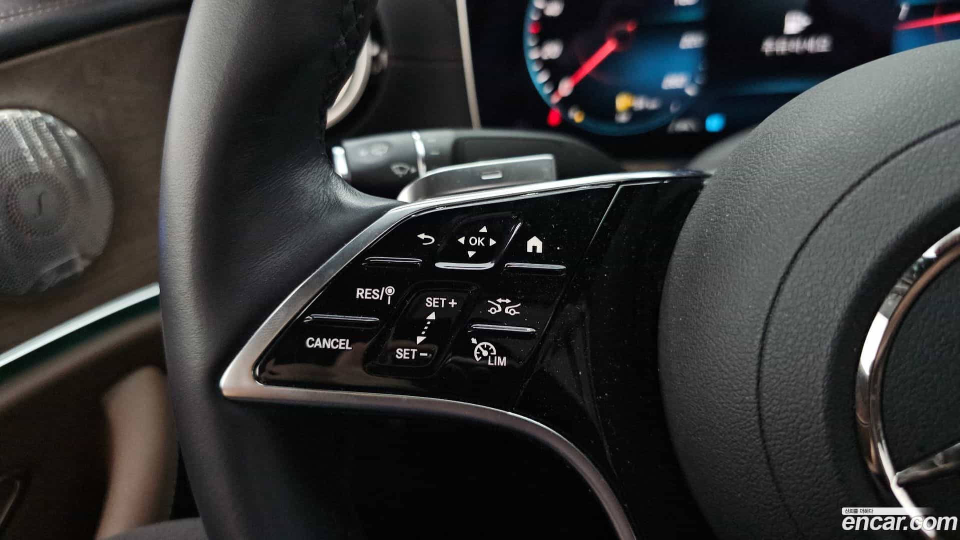 E-Class Mercedes-Benz 2022.1-OPTION-042