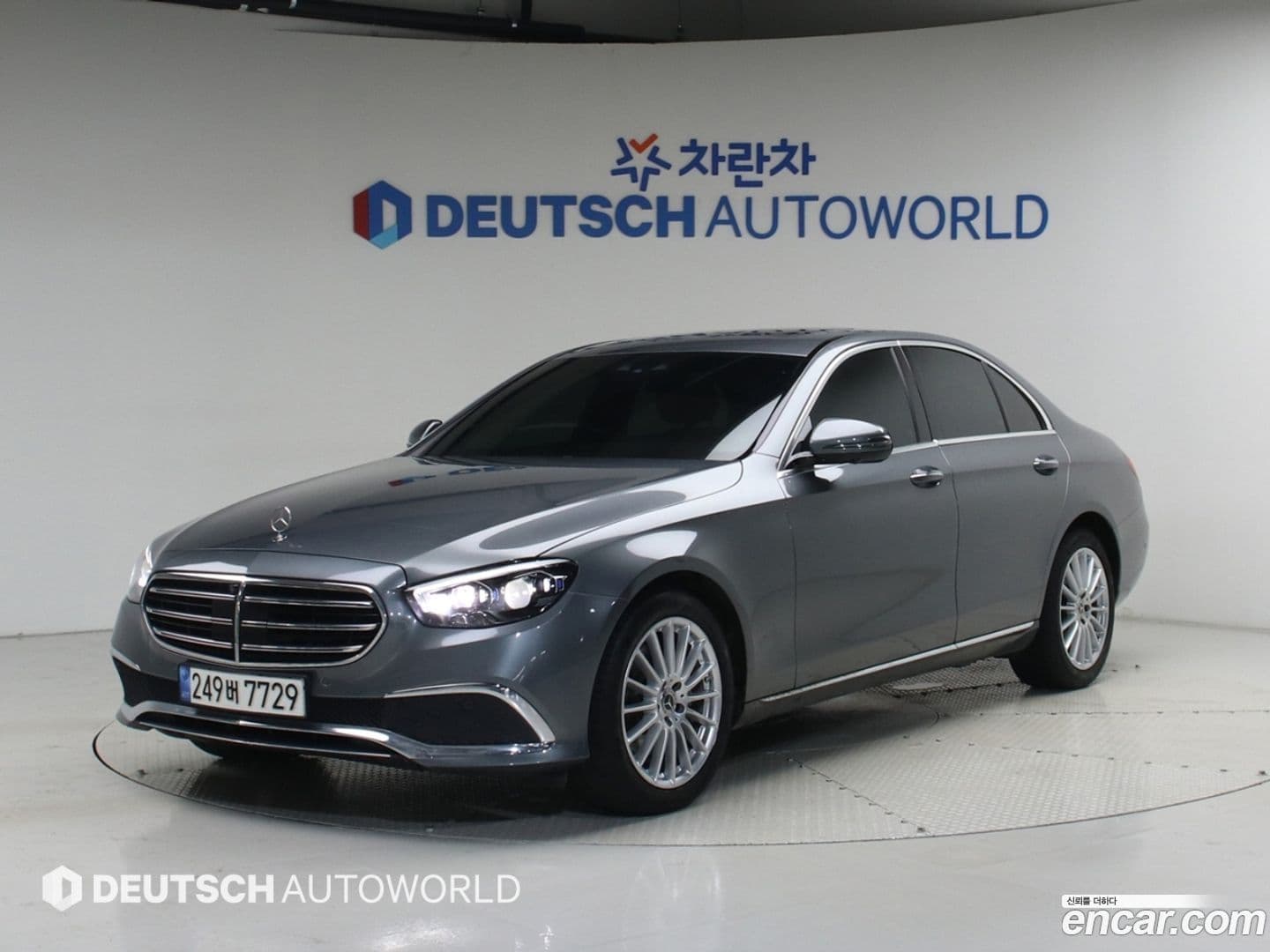 Main__Slider__Photo:E-Class Mercedes-Benz 2022.7-0