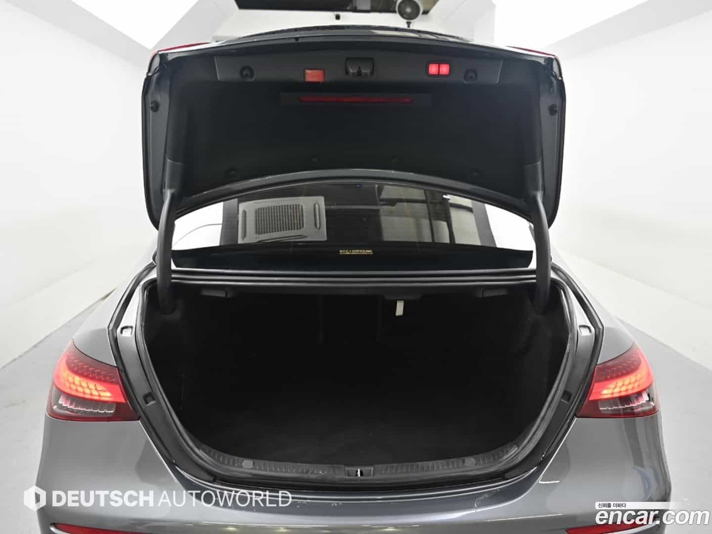 E-Class Mercedes-Benz 2022.7-OPTION-023