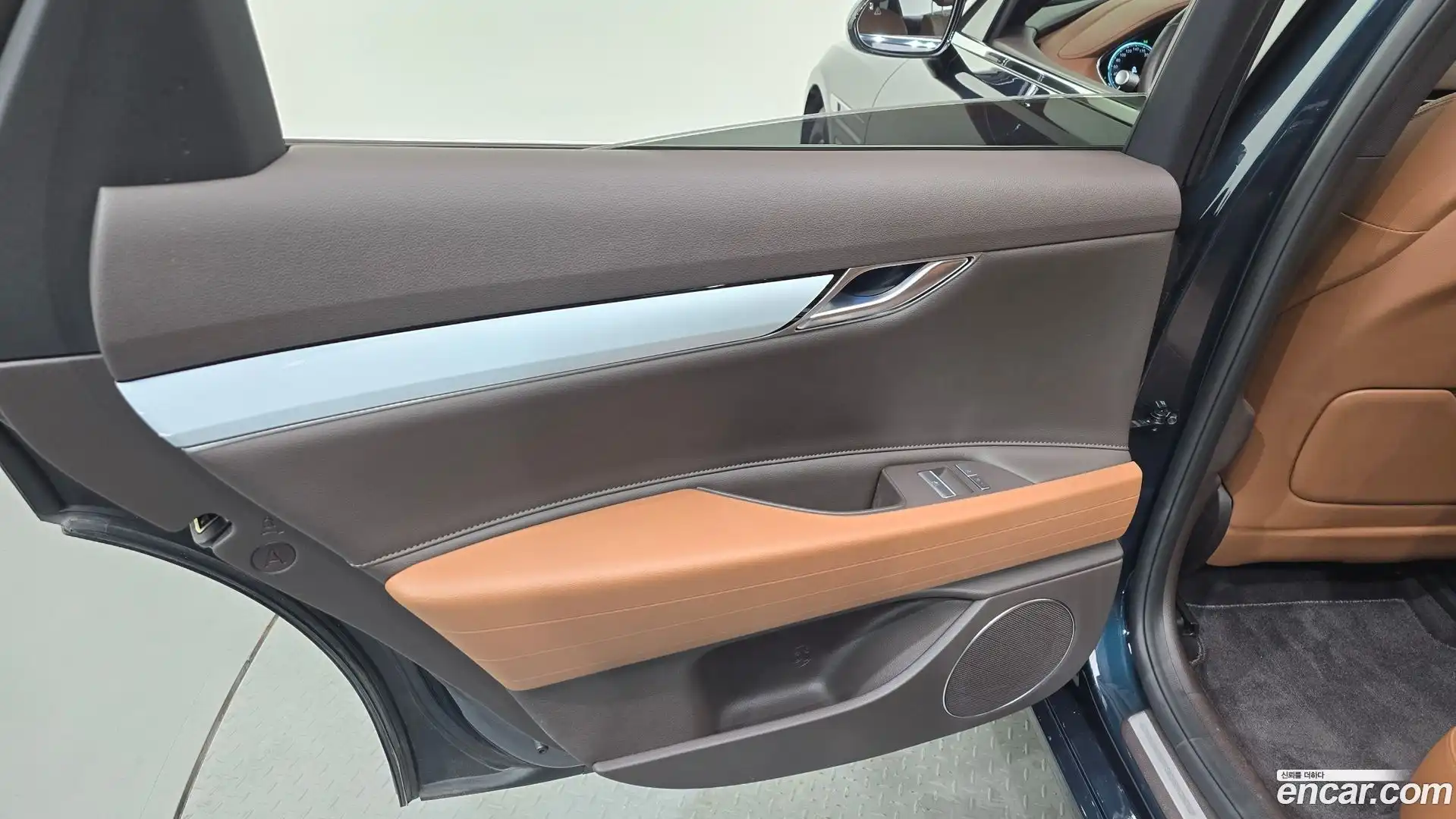 G80 Genesis 2023.4-INNER-035