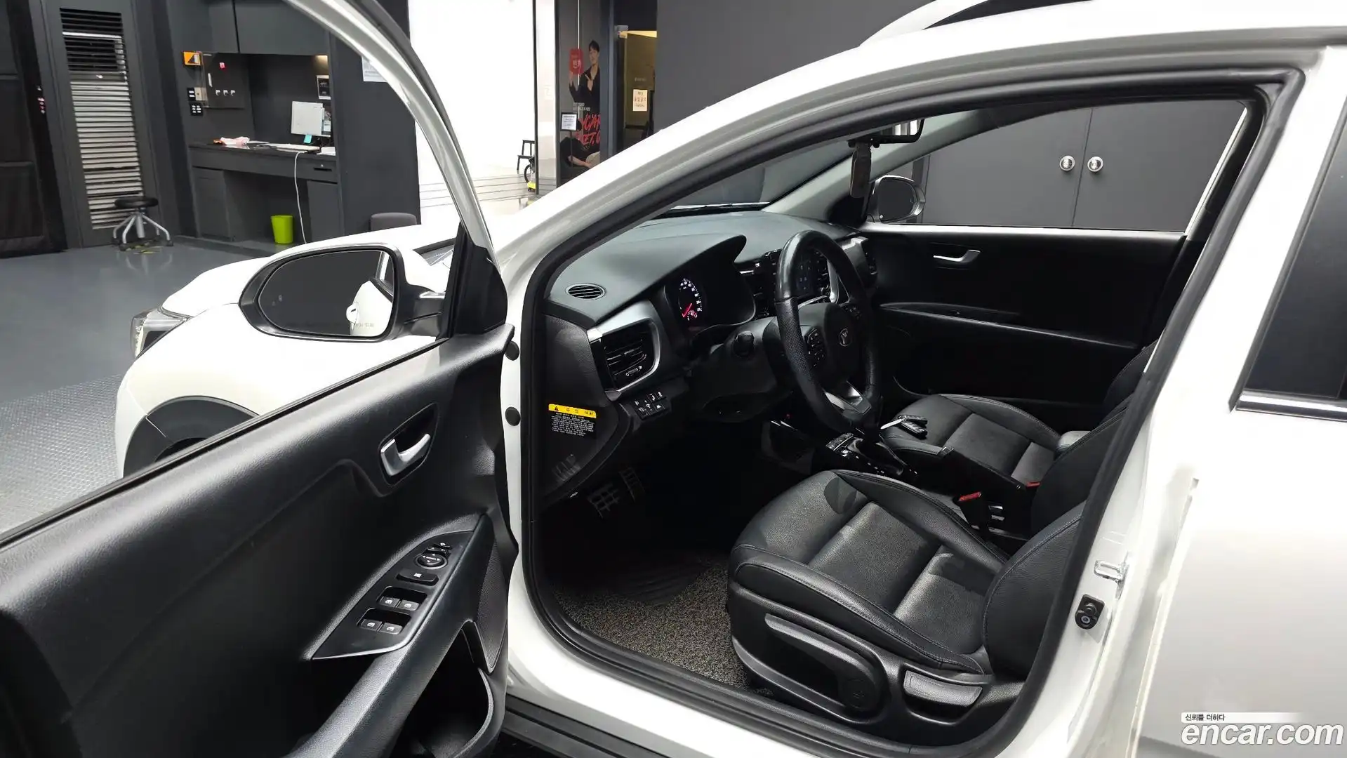 Stonic Kia 2018.10-INNER-010