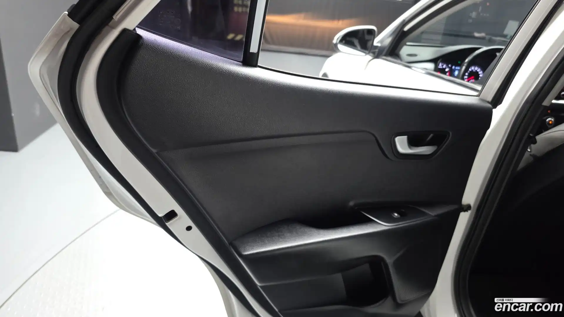 Stonic Kia 2018.10-INNER-035