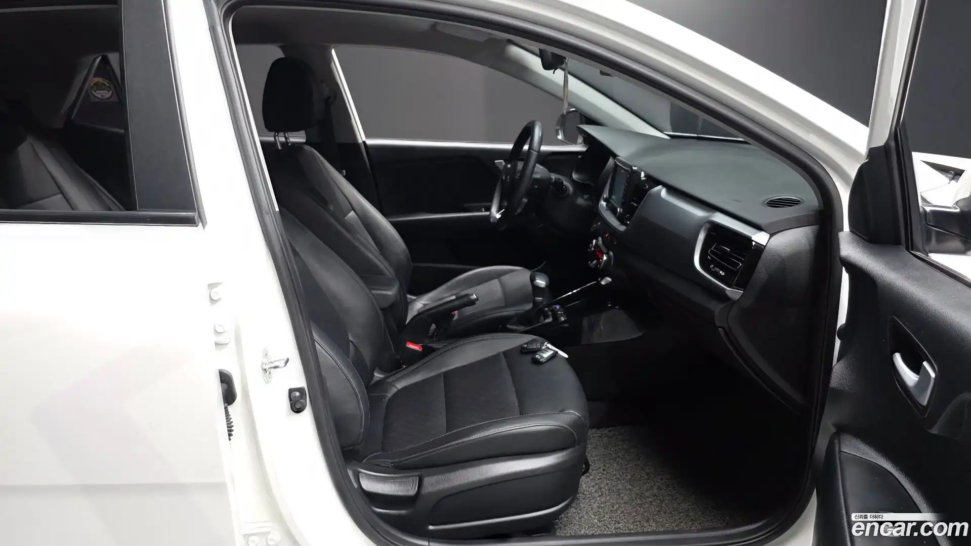 Stonic Kia 2018.10-INNER-036