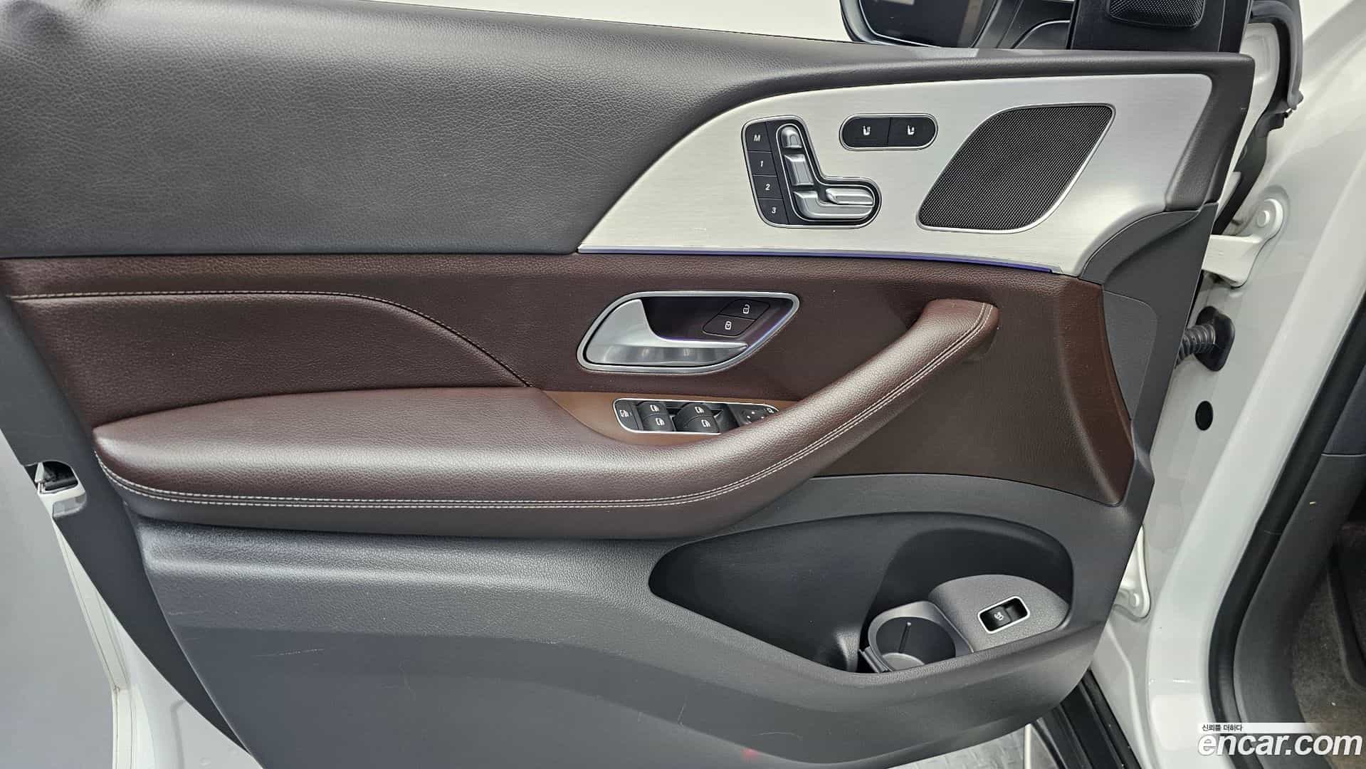 GLE-Class Mercedes-Benz 2020.7-INNER-034