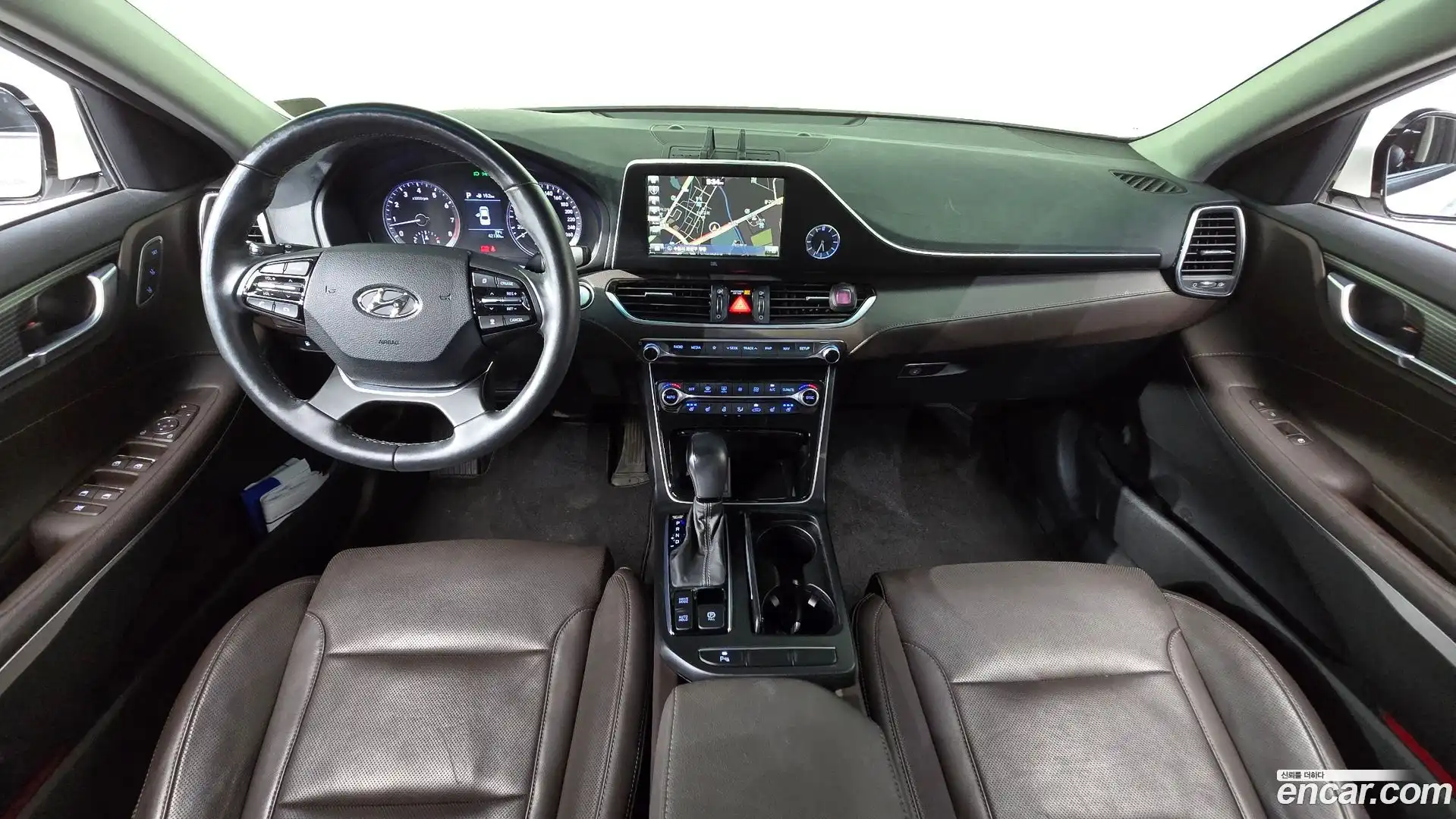 Grandeur Hyundai 2017.1-INNER-007