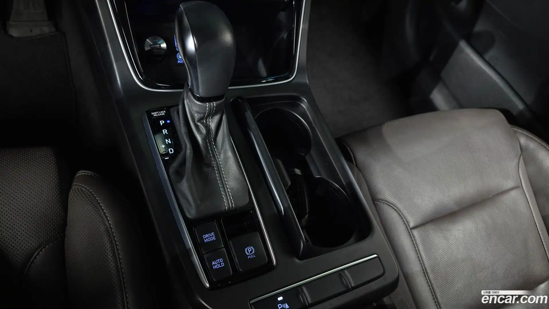 Grandeur Hyundai 2017.1-INNER-009