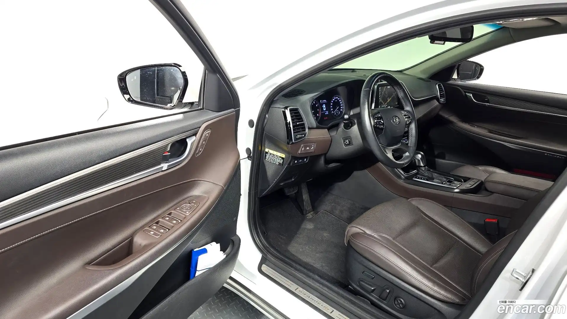 Grandeur Hyundai 2017.1-INNER-010