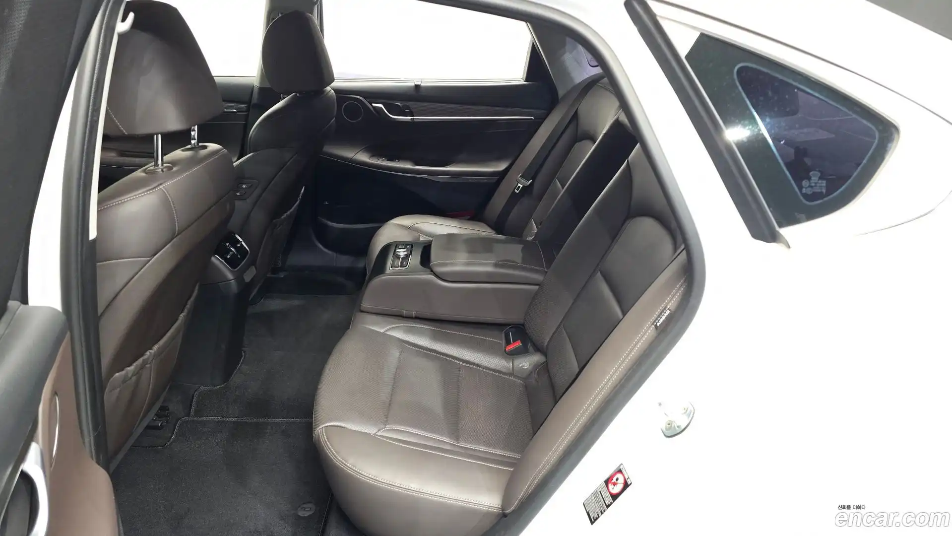 Grandeur Hyundai 2017.1-OPTION-015