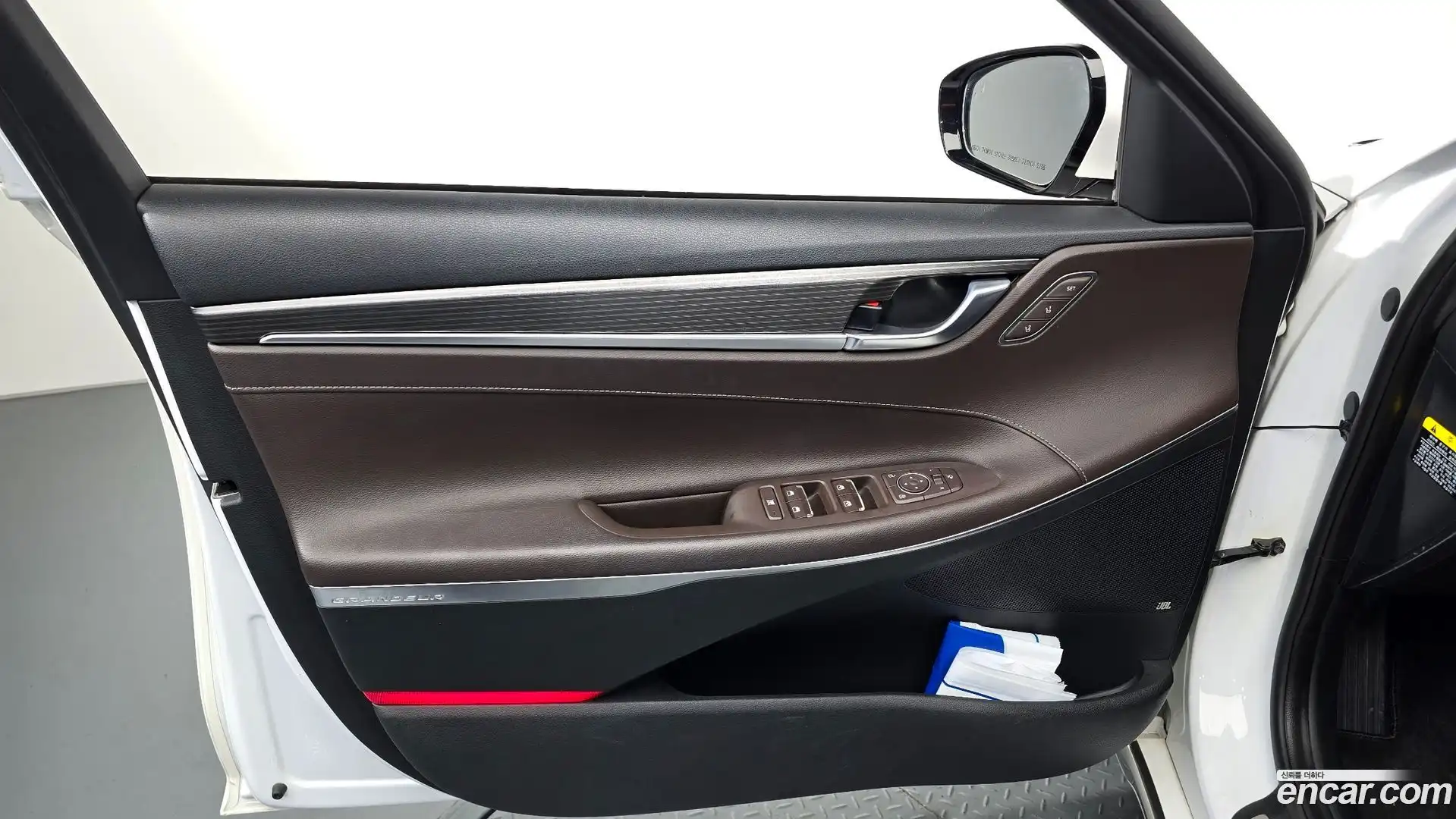 Grandeur Hyundai 2017.1-INNER-034