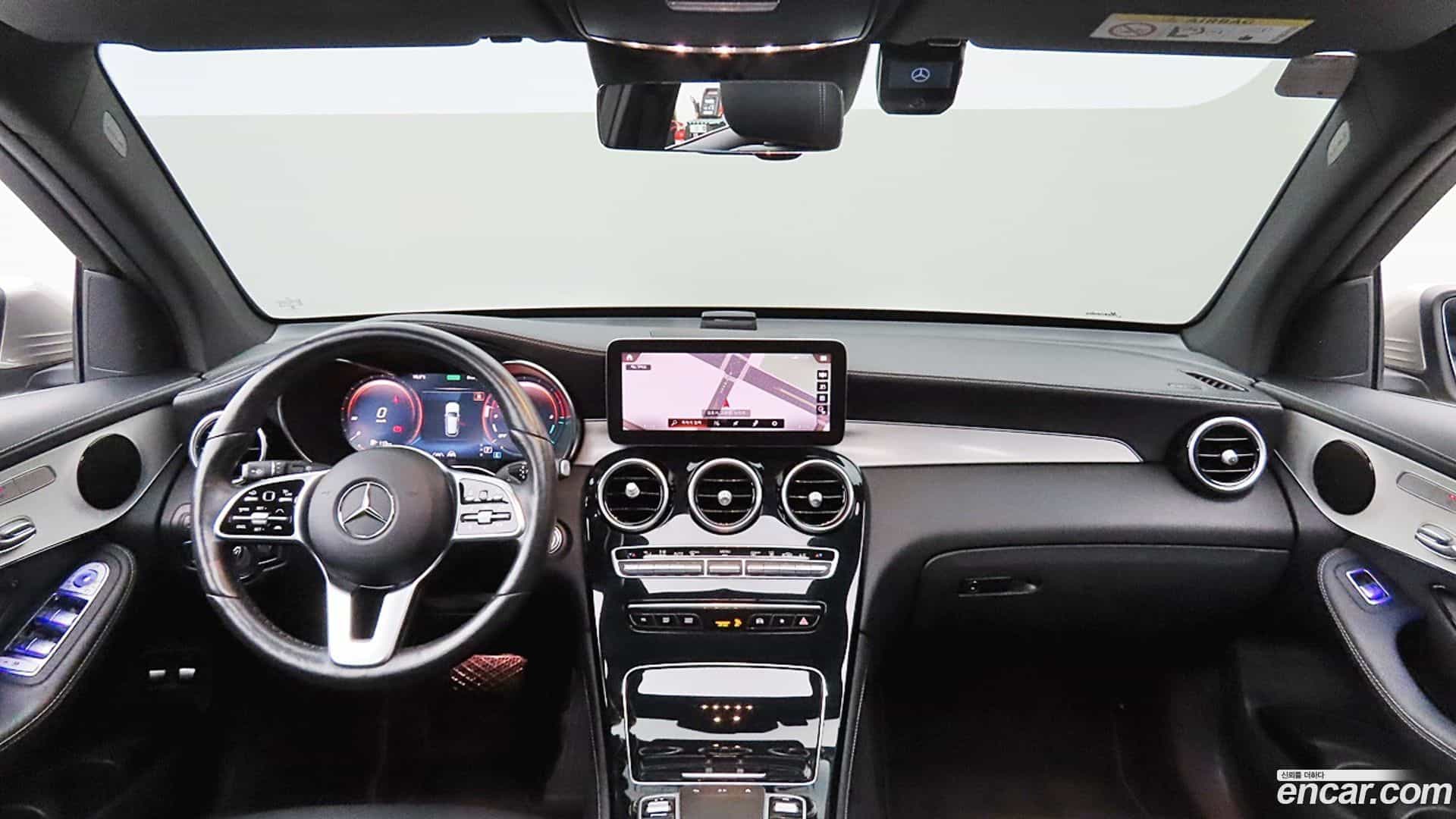 GLC-Class Mercedes-Benz 2021.0-INNER-007