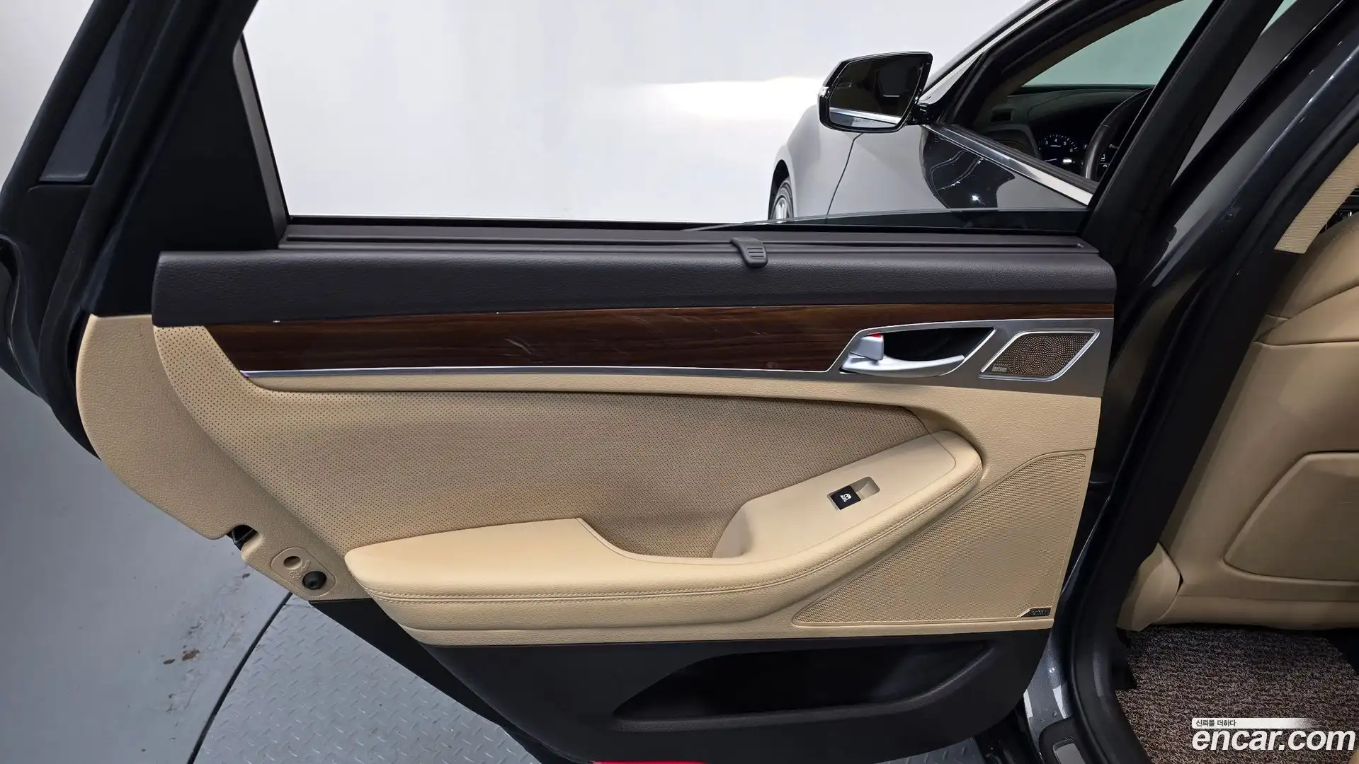 G80 Genesis 2016.8-INNER-035