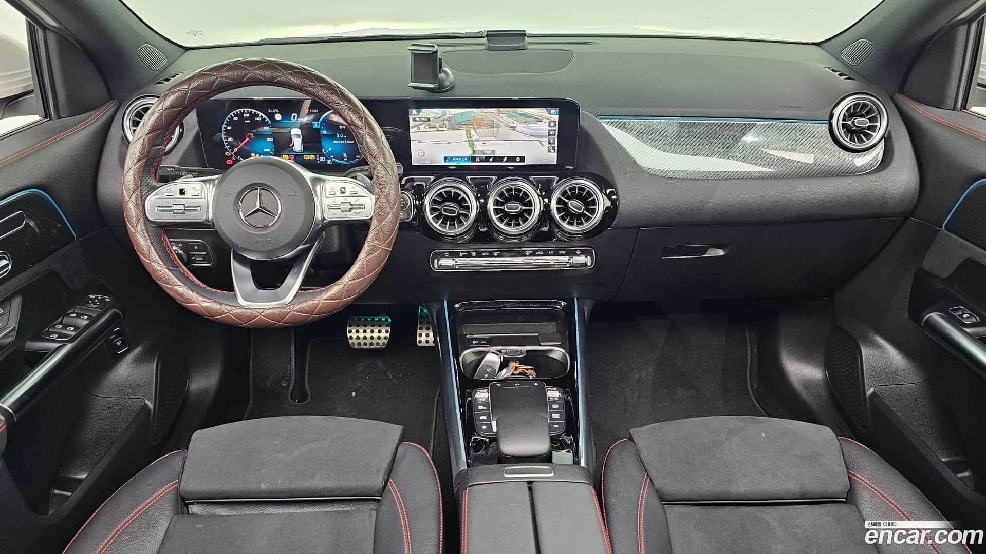 GLA-Class Mercedes-Benz 2022.11-INNER-007