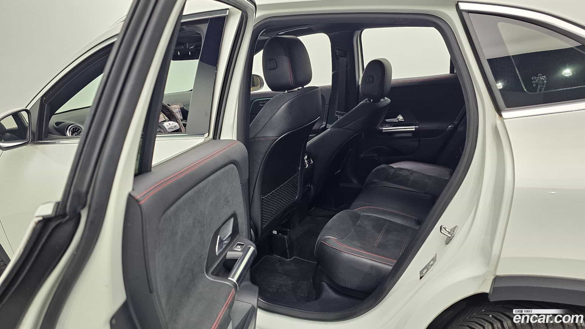 GLA-Class Mercedes-Benz 2022.11-OPTION-041