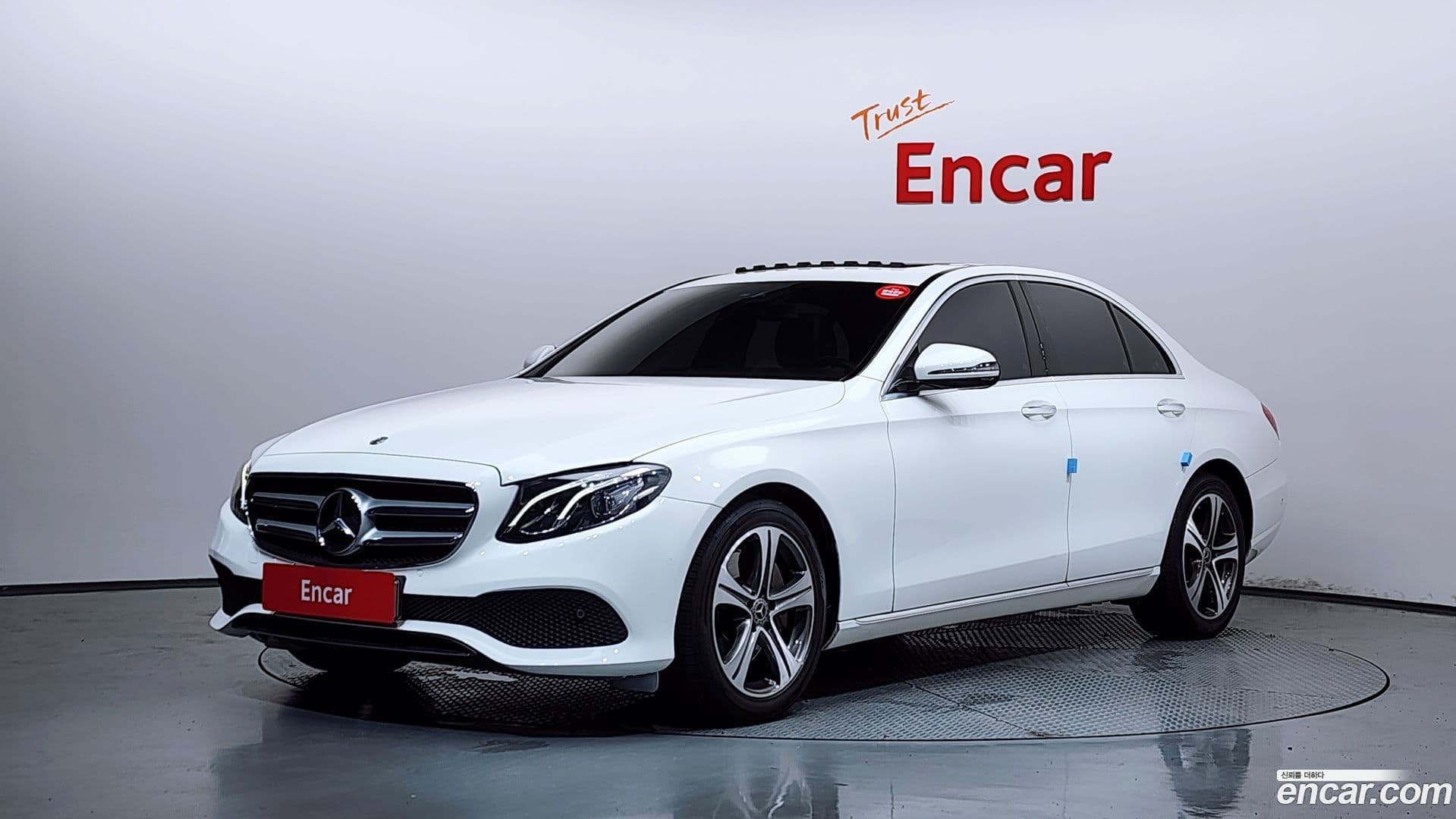Main__Slider__Photo:E-Class Mercedes-Benz 2019.2-0