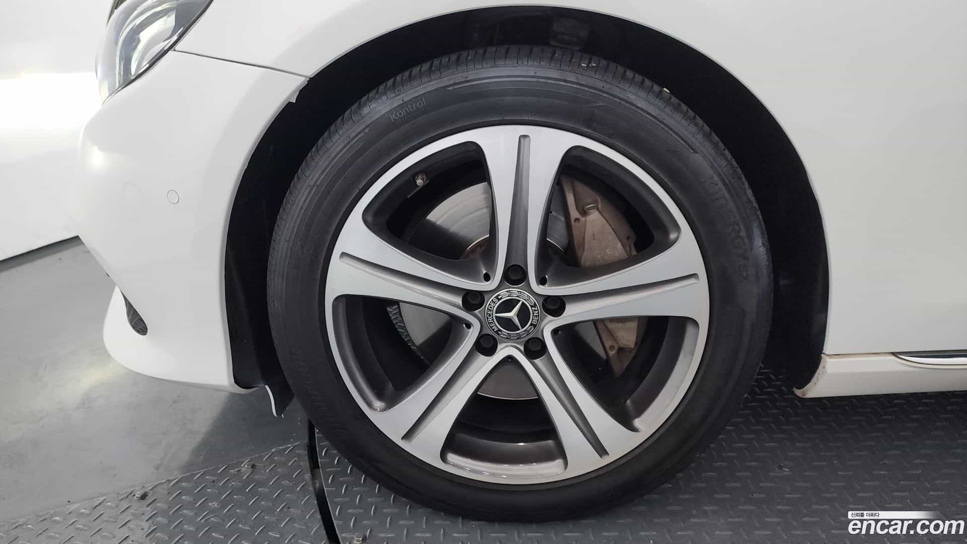 E-Class Mercedes-Benz 2019.2-OUTER-005