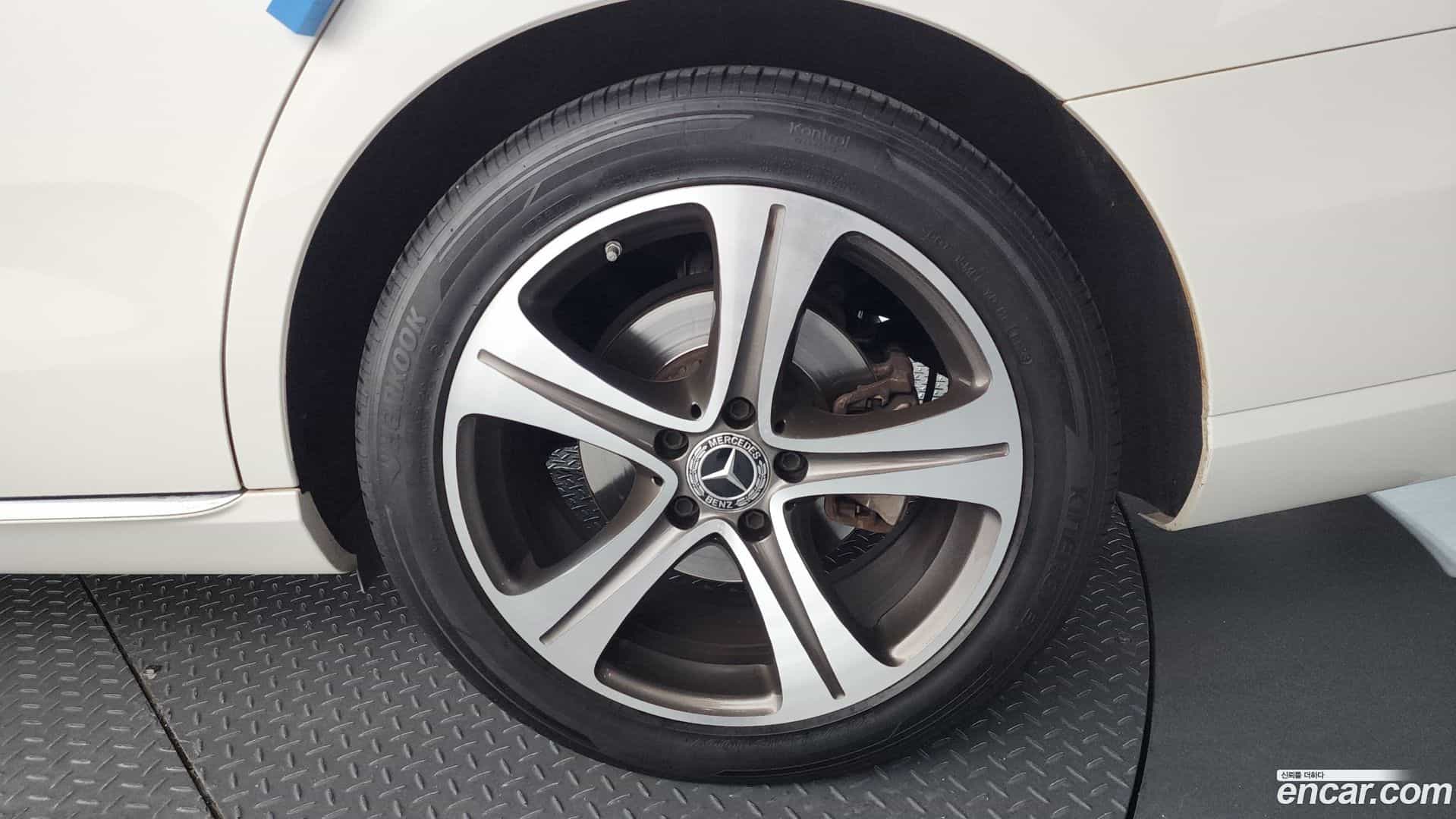 E-Class Mercedes-Benz 2019.2-OUTER-031