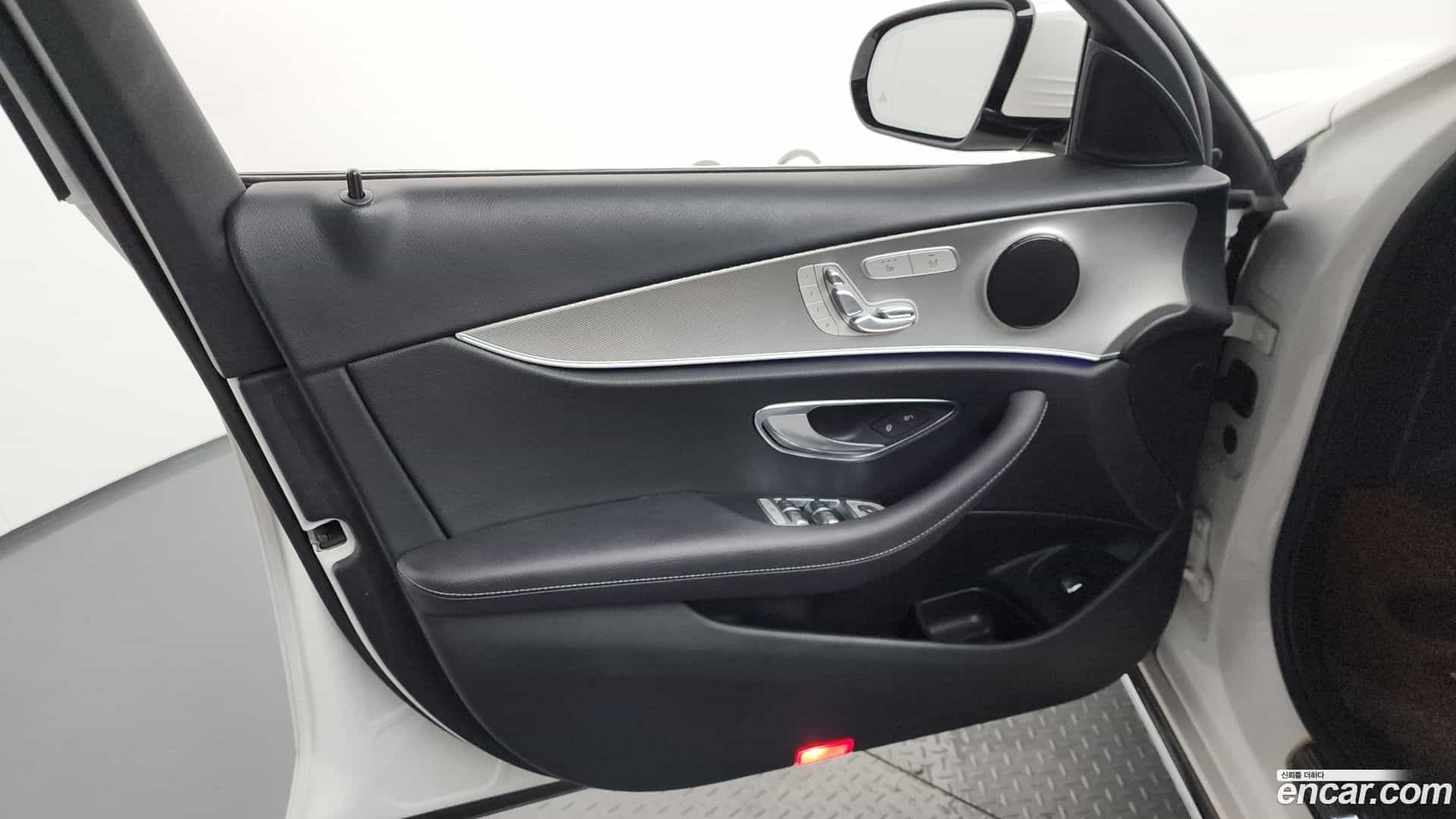 E-Class Mercedes-Benz 2019.2-INNER-034
