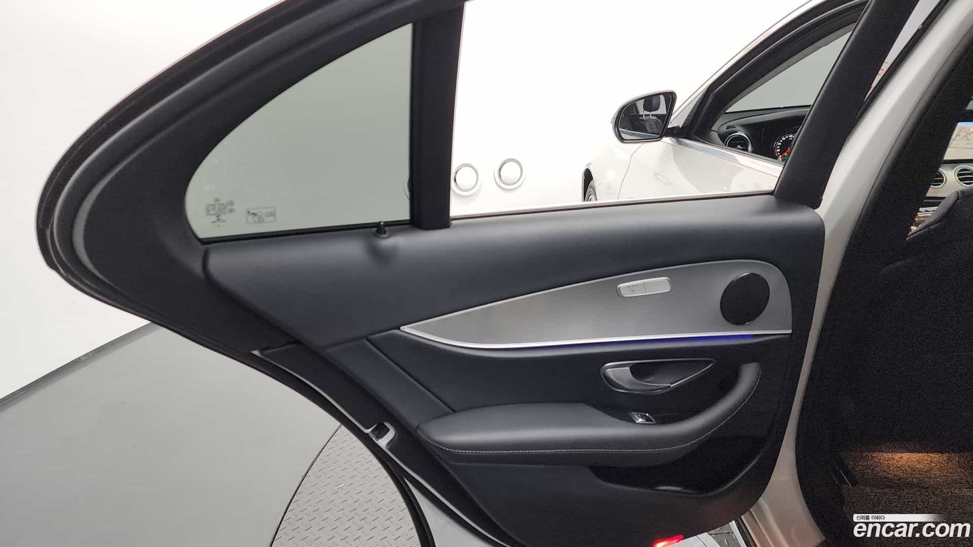 E-Class Mercedes-Benz 2019.2-INNER-035