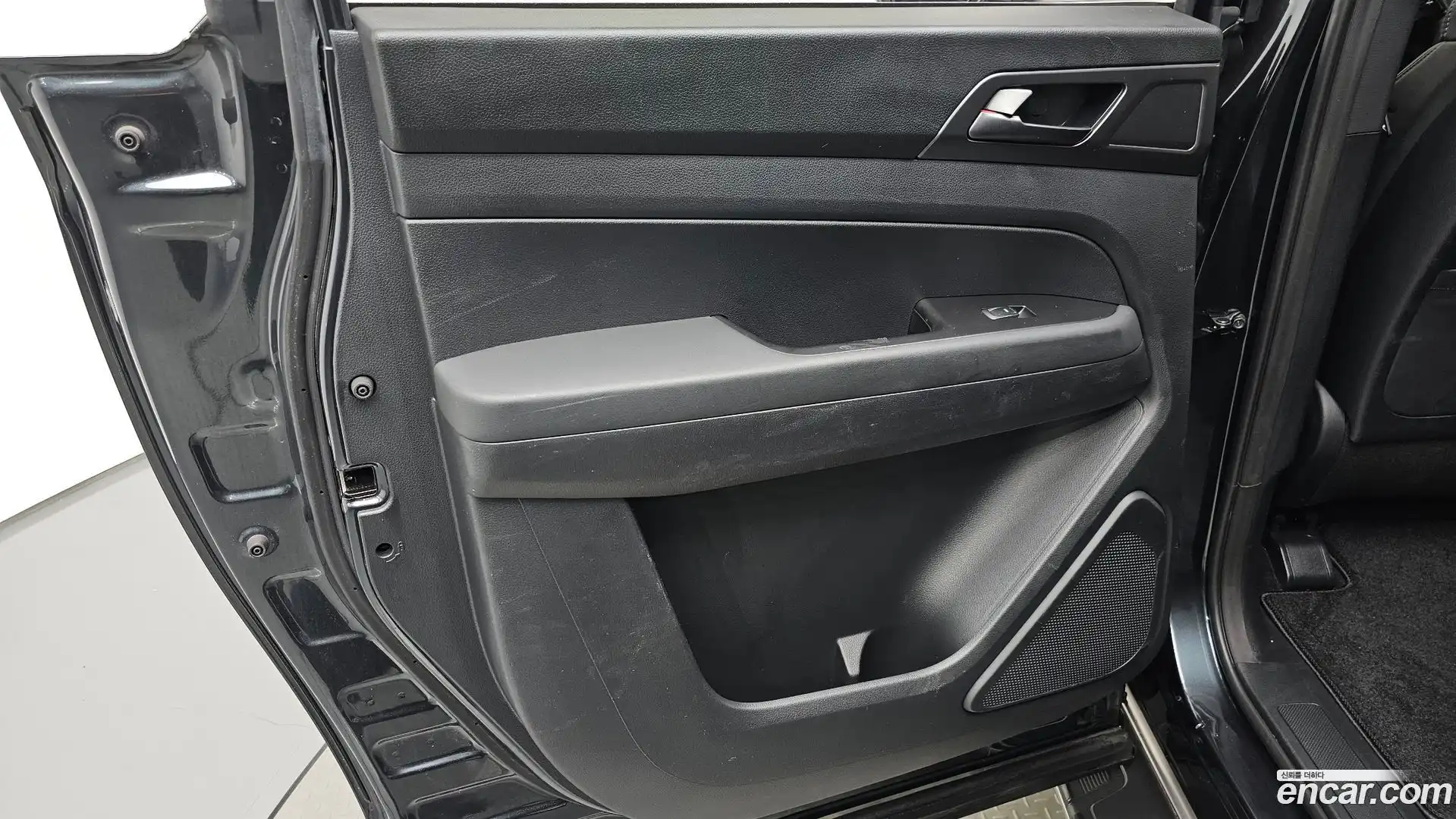 Rexton KG Mobility 2021.4-INNER-035