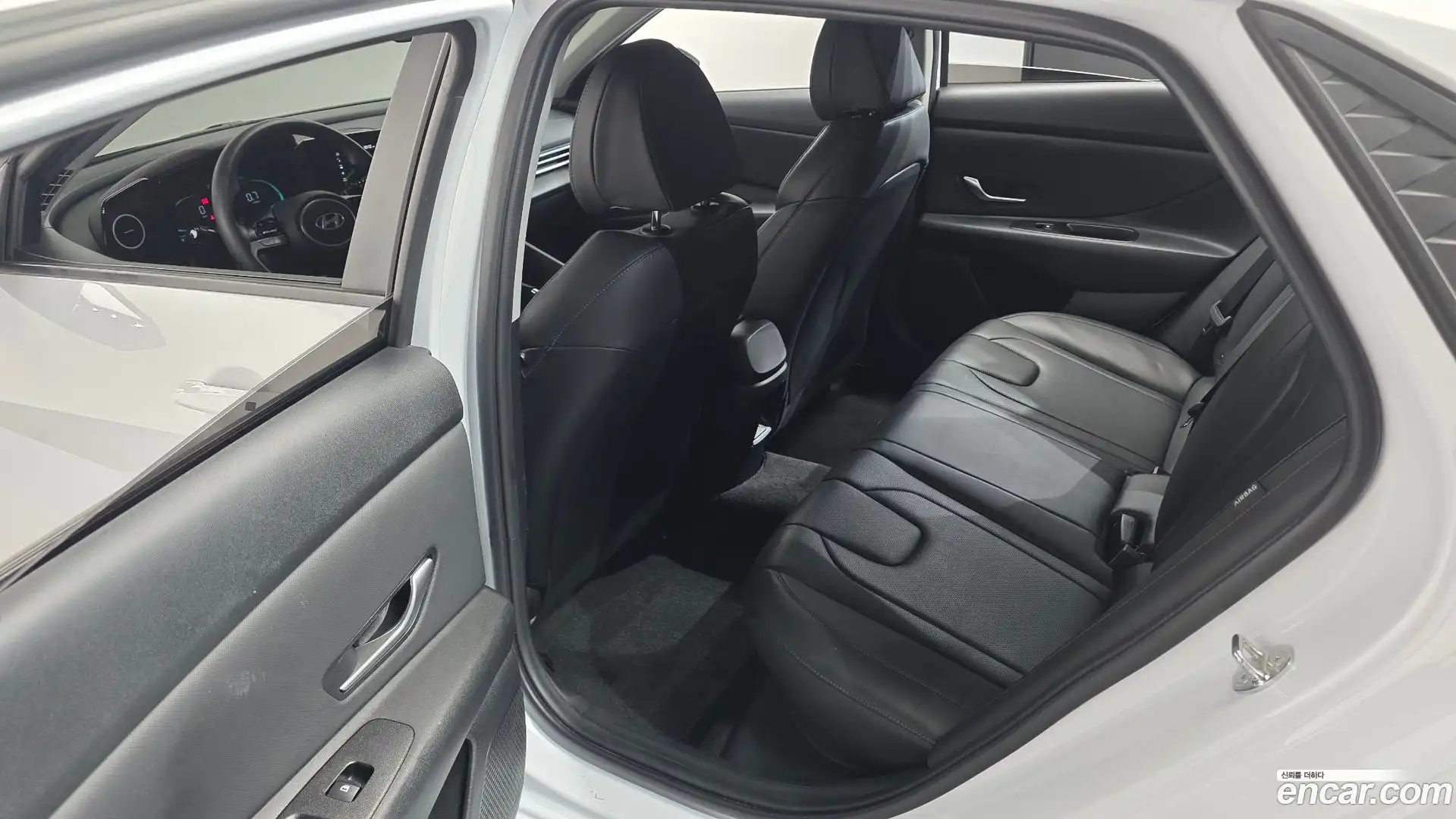 AVANTE Hyundai 2024.4-OPTION-022