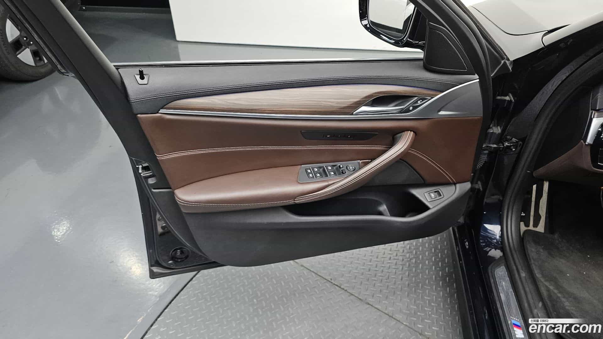5-Series BMW 2017.10-INNER-034