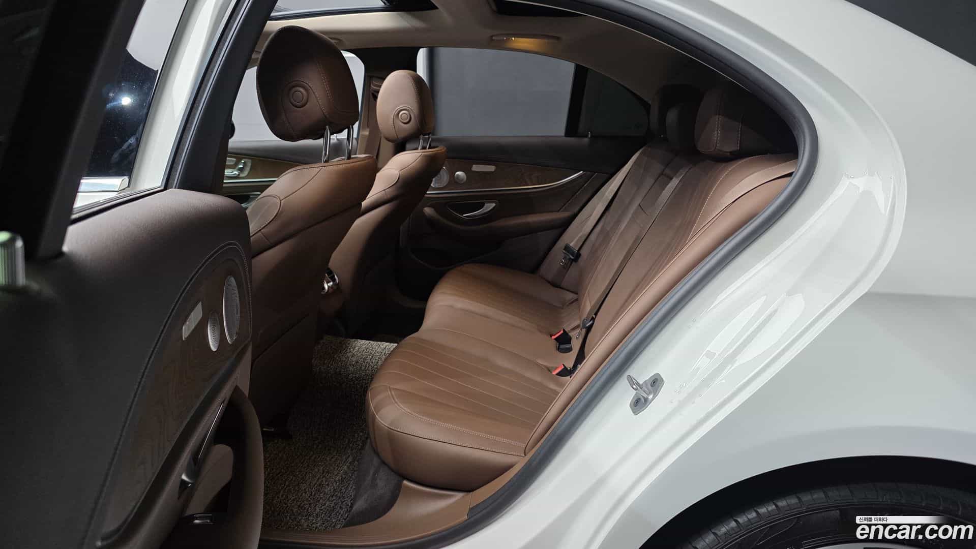 E-Class Mercedes-Benz 2019.11-OPTION-016