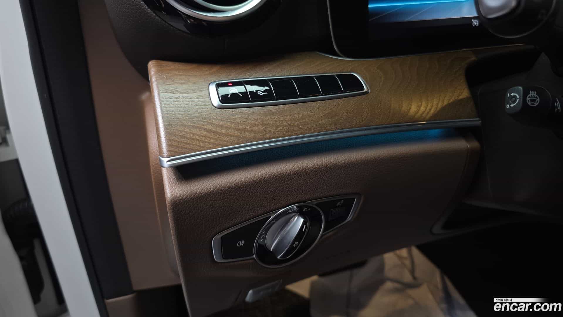E-Class Mercedes-Benz 2019.11-OPTION-023