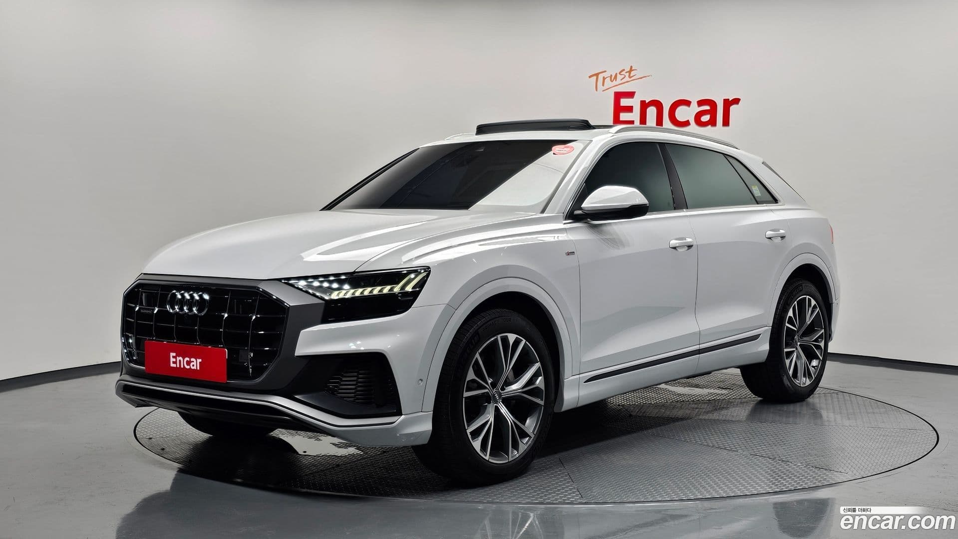 Main__Slider__Photo:Q8 Audi 2021.5-0
