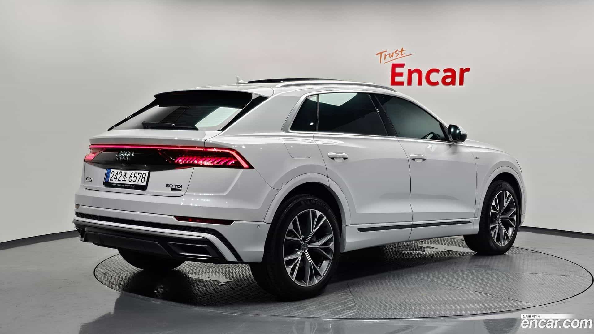 Q8 Audi 2021.5-OUTER-002
