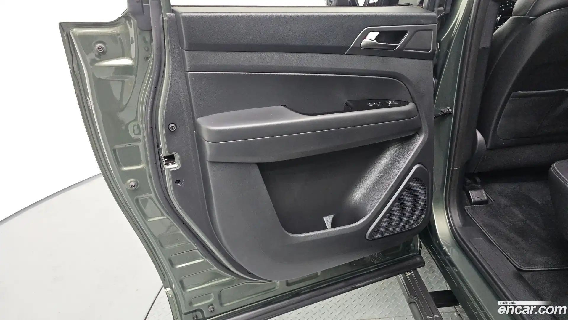 Rexton KG Mobility 2023.6-INNER-035