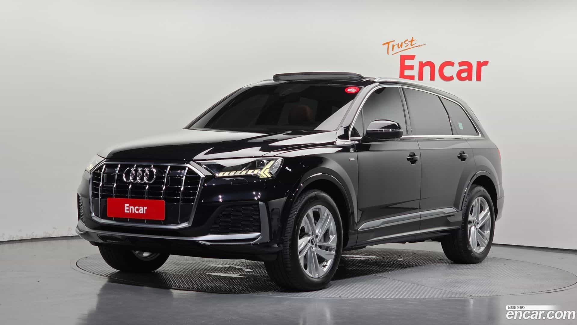 Q7 Audi 2021.10-OUTER-001