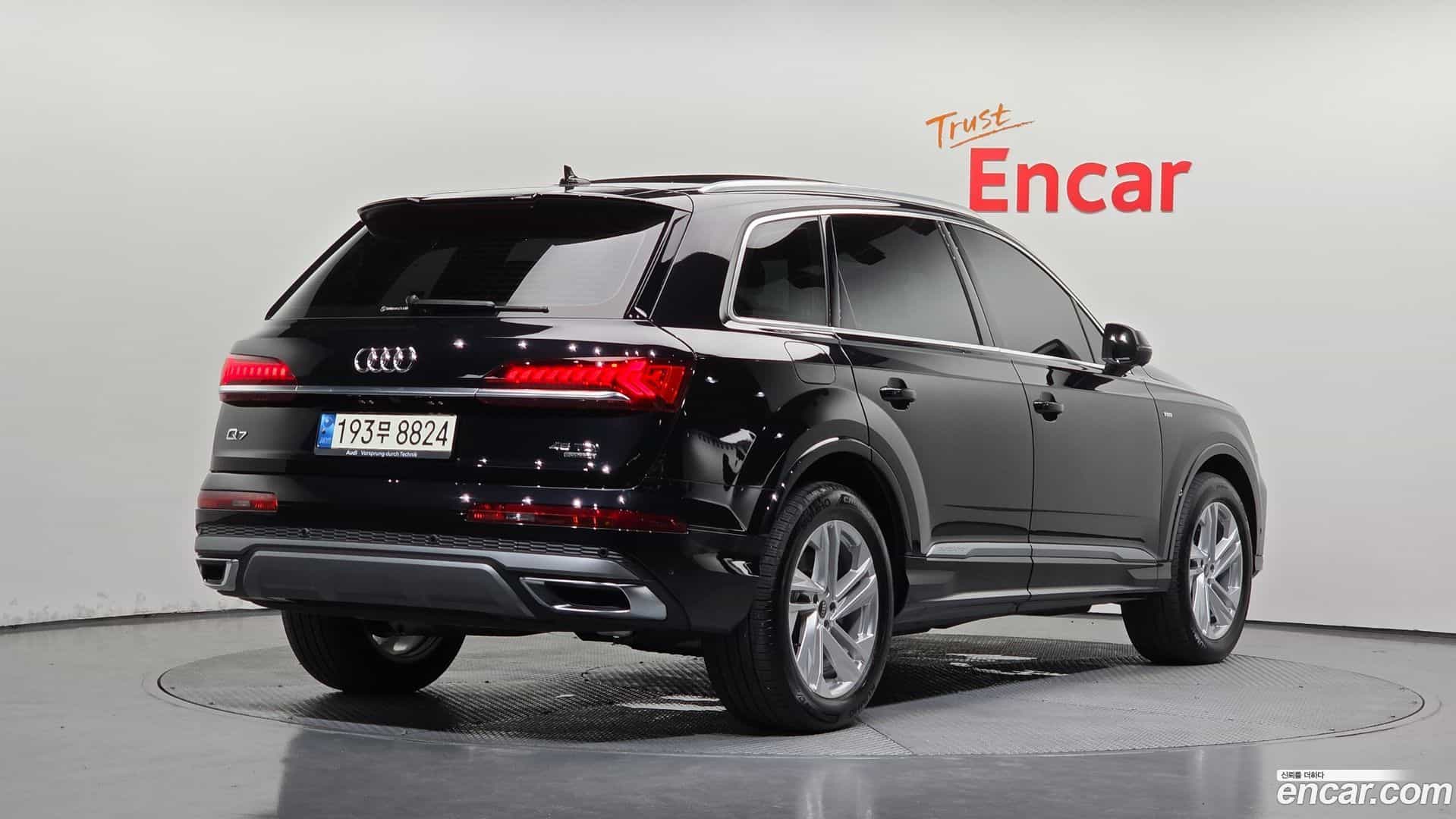 Q7 Audi 2021.10-OUTER-002